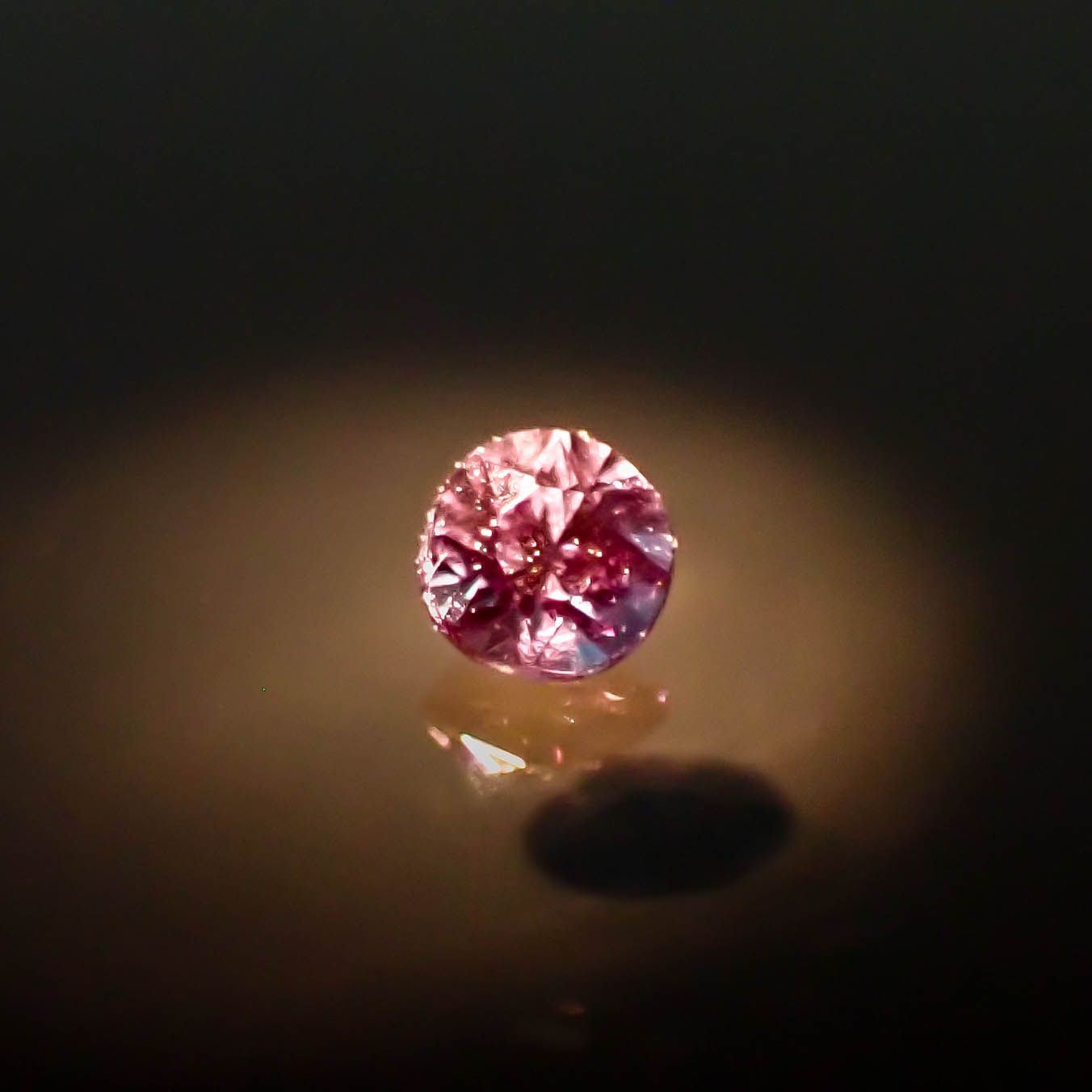 アレキサンドライト ロシア産 0.036ct [250530356]1.9x1.9mm前後