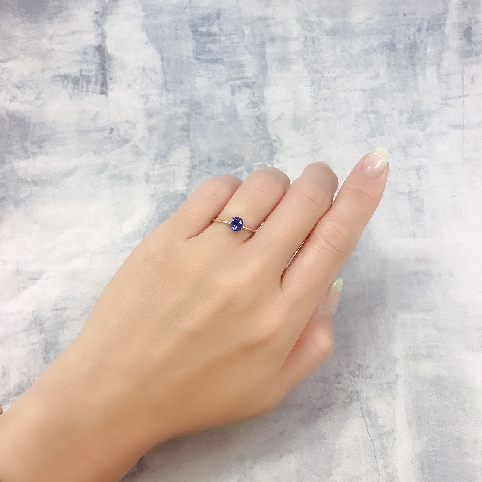 バイカラーサファイア(宝石名サファイア)スリランカ/マダガスカル産 0.54ct 識別済[220817432]5.6x4.5mm前後