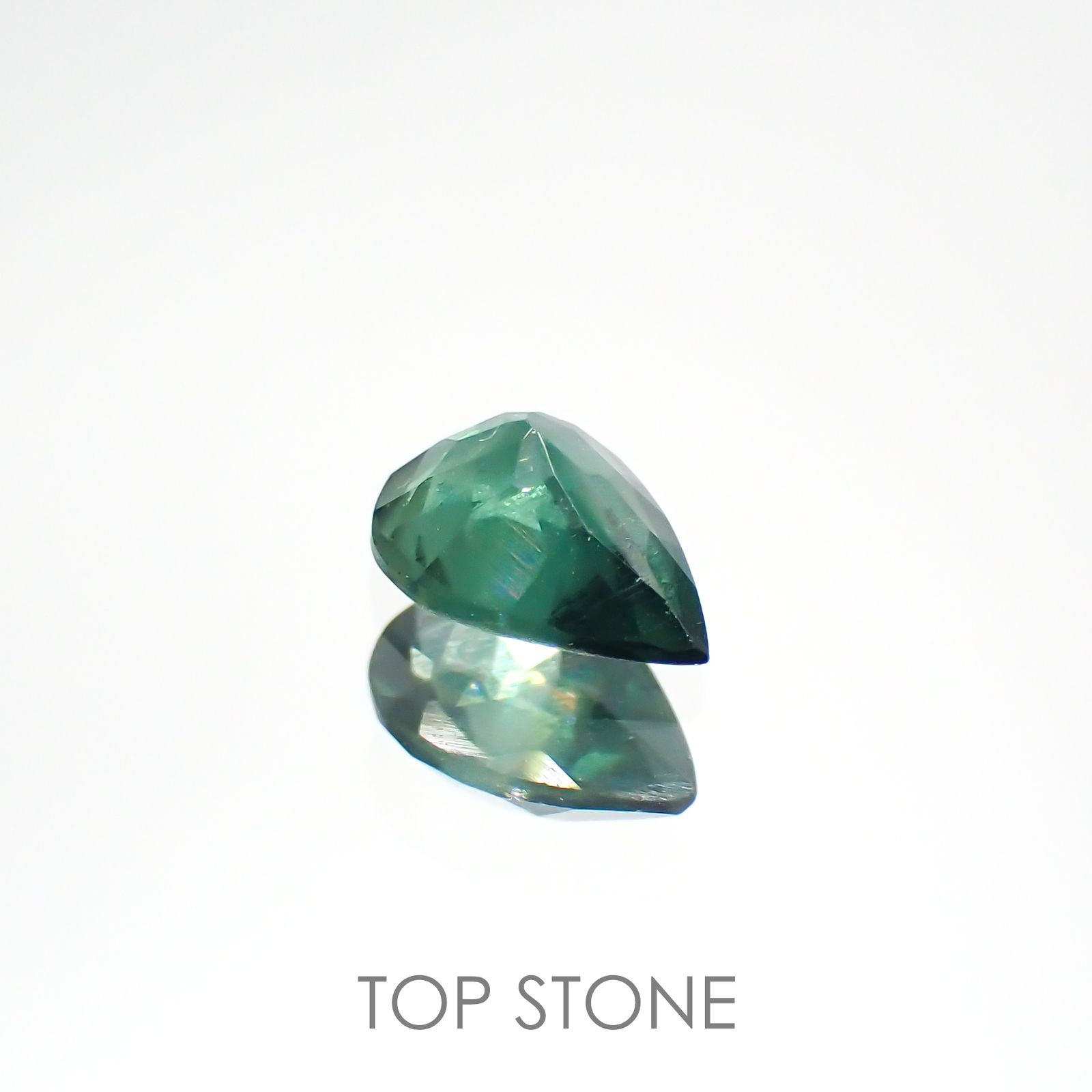 グリーンアパタイト(ノーブルモロキサイト)(宝石名アパタイト) マダガスカル産 0.39ct 識別済[210813145]5.7×4.1mm前後