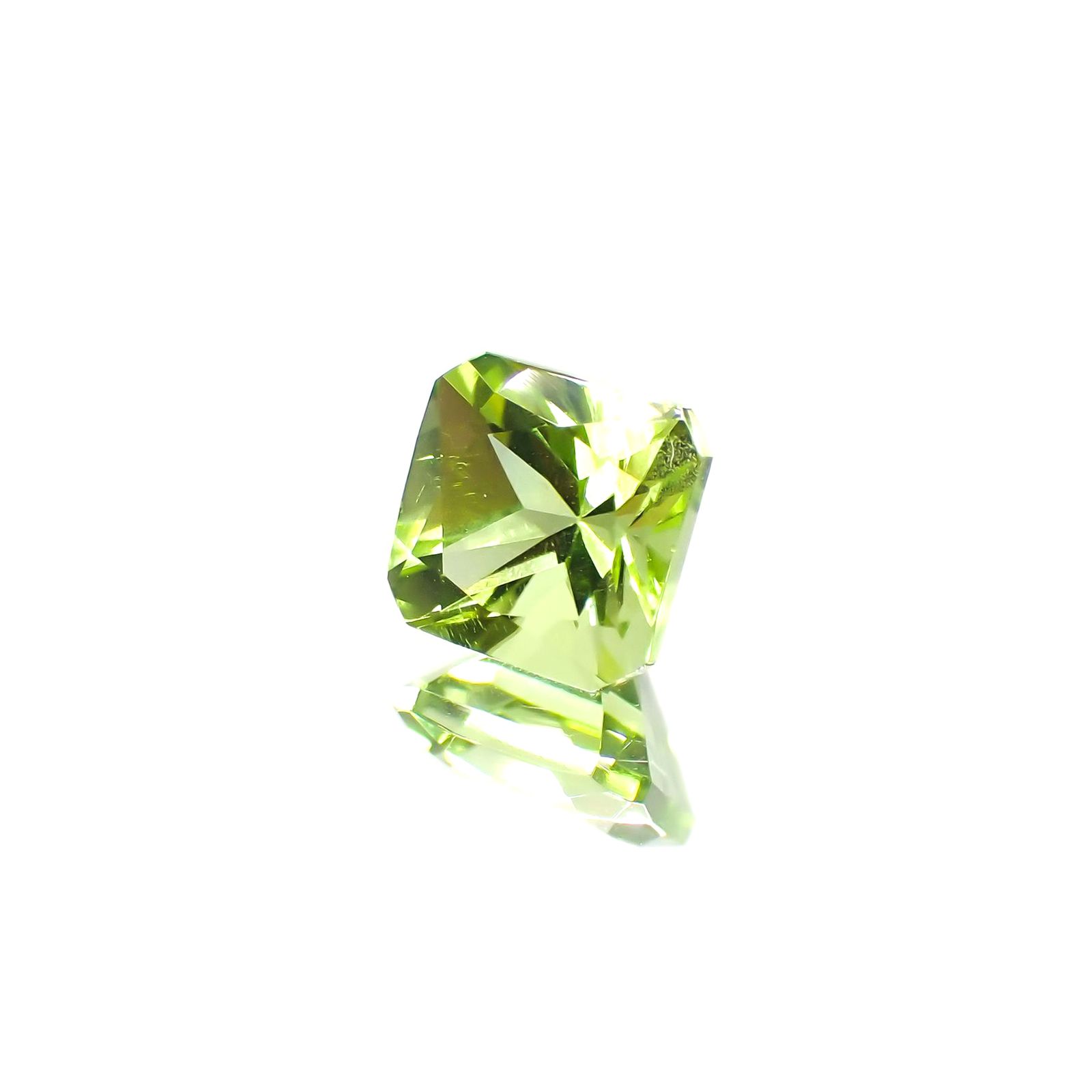 ◇アッシャーカット◇ペリドット(宝石名ペリドット) パキスタン産 1.36ct 識別済[210913482]6.1×6.1mm前後