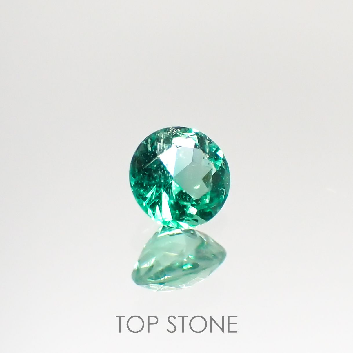 エメラルド(宝石名エメラルド) コロンビア産 0.18ct 識別済[210913160]3.7×3.7mm前後