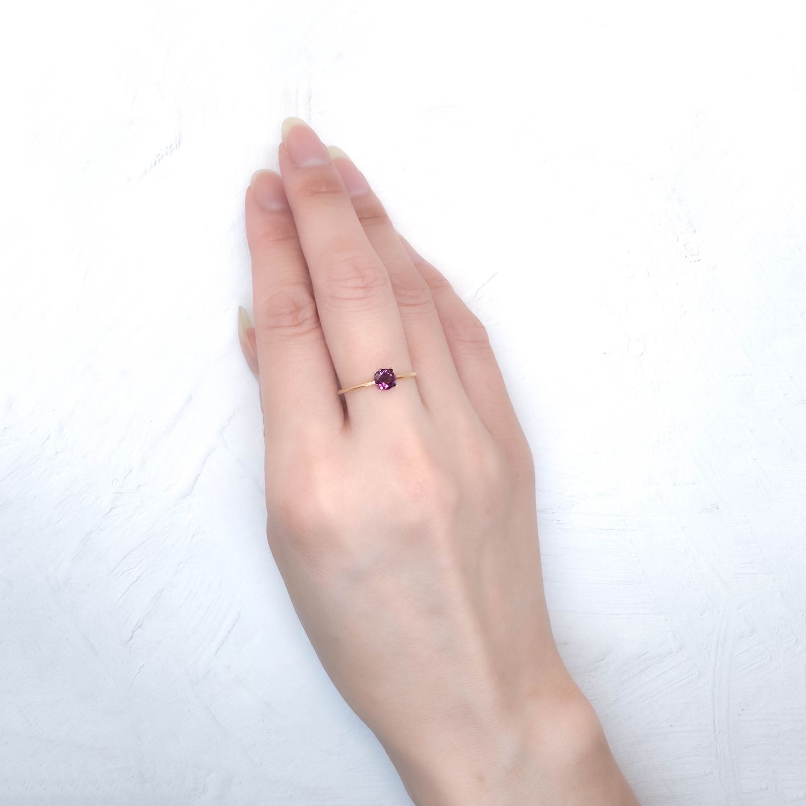 グレープガーネット(宝石名ガーネット)ブラジル産 識別済 0.41ct / 4.6x4.6mm前後 [250931141]