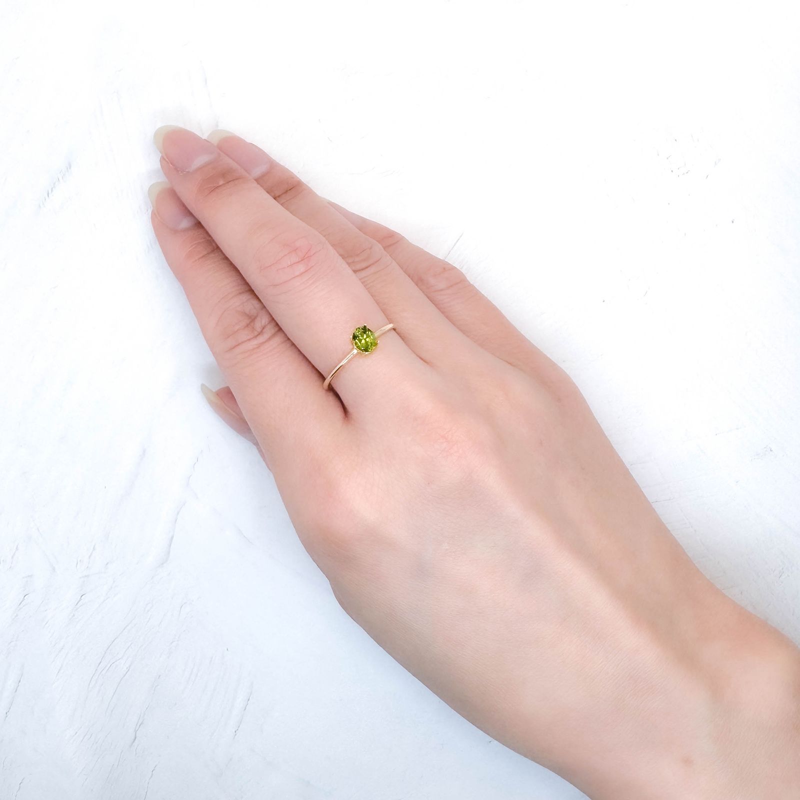 ベスビアナイト(宝石名アイドクレース)ケニア産 識別済 0.45ct / 5.1x4mm前後 [251231380]