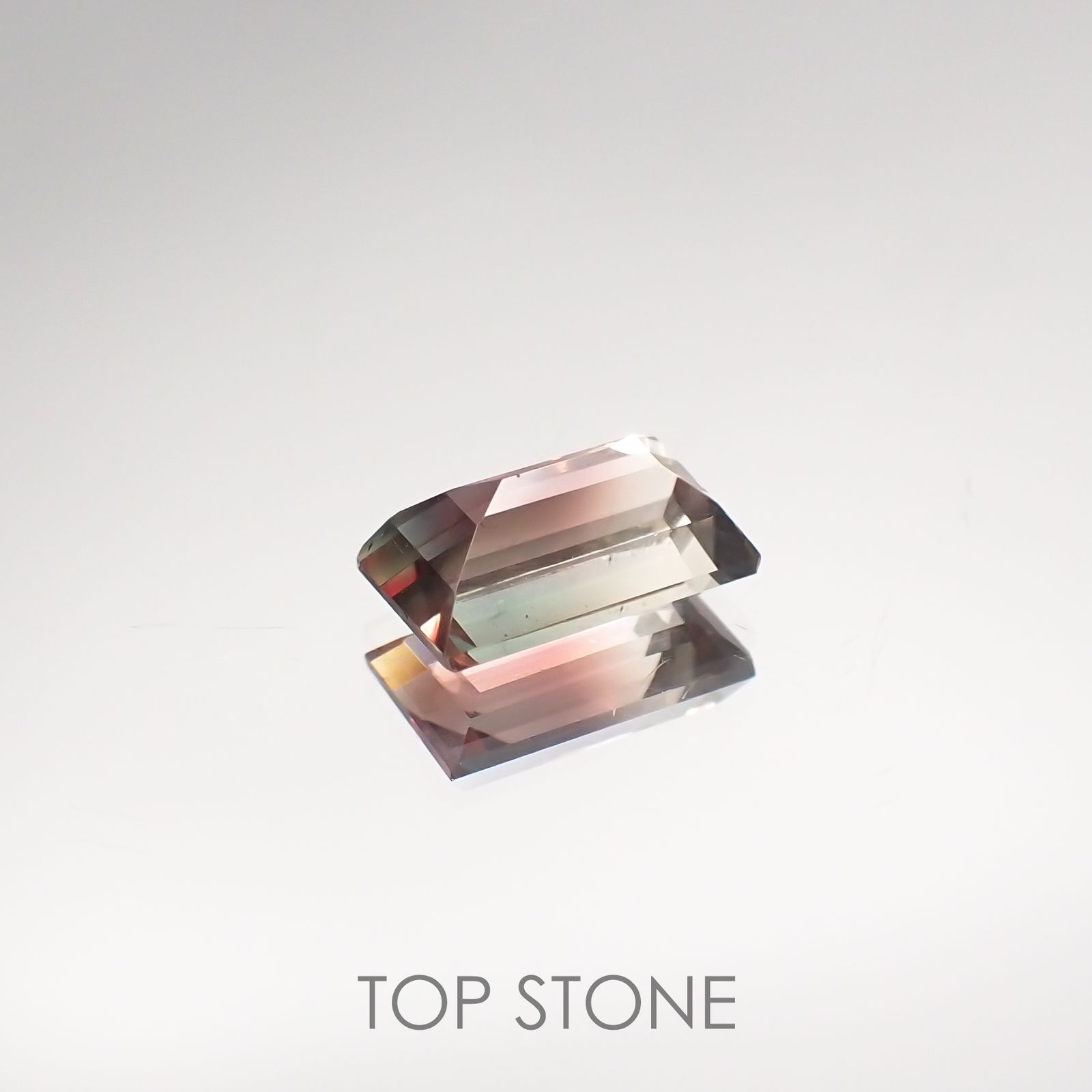バイカラーオレゴンサンストーン(宝石名バイカラー・ラブラドライト) アメリカ・オレゴン州産 0.83ct 識別済[210711955]7.3×4.1mm前後