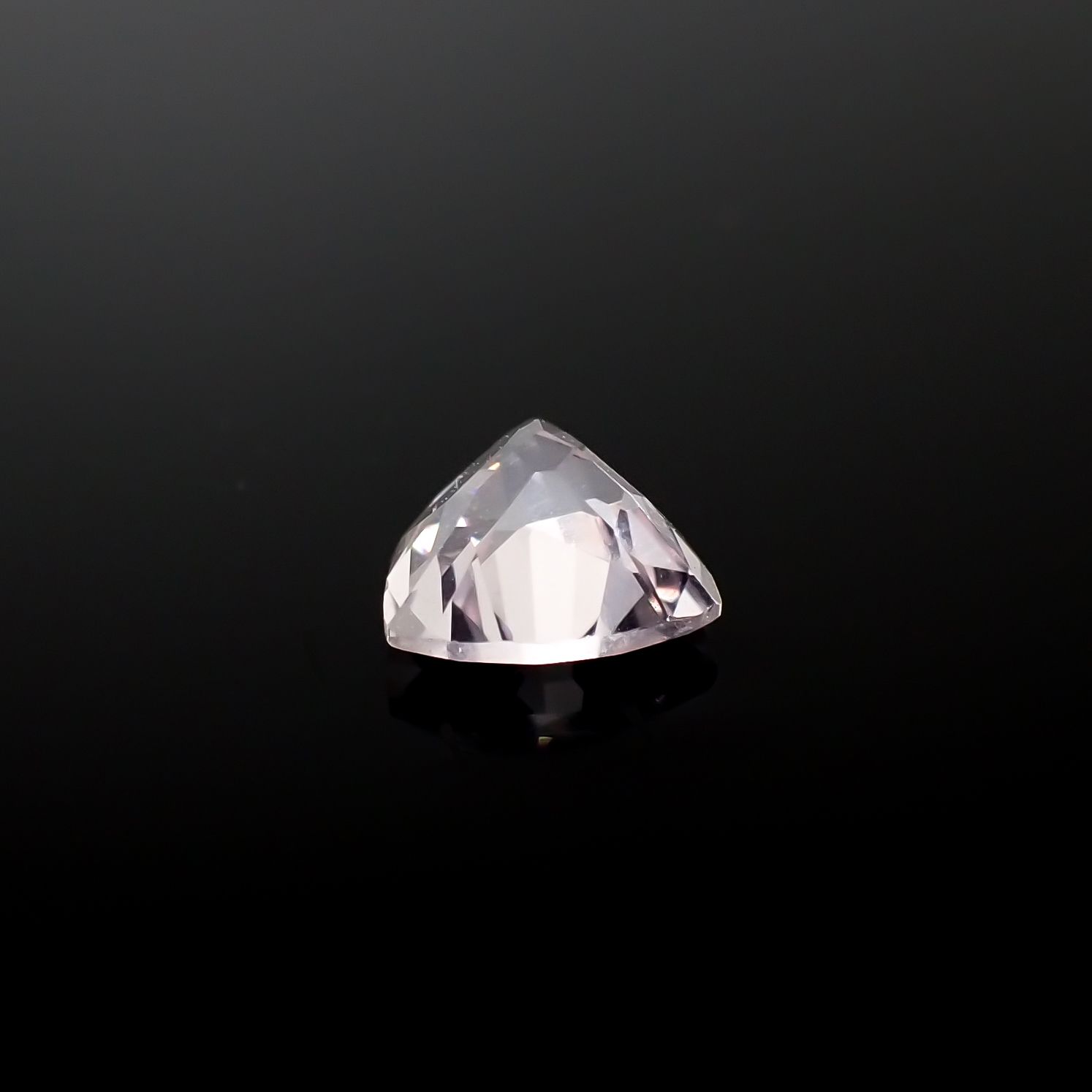 モルガナイト ナイジェリア産 0.40ct[240326778]5.1x5.1mm前後