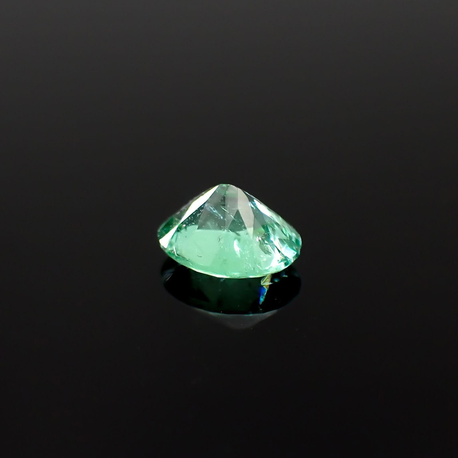 パライバトルマリン ブラジル・パライバ州バターリャ鉱山産 0.71ct[240928731]6.3x5.1mm前後