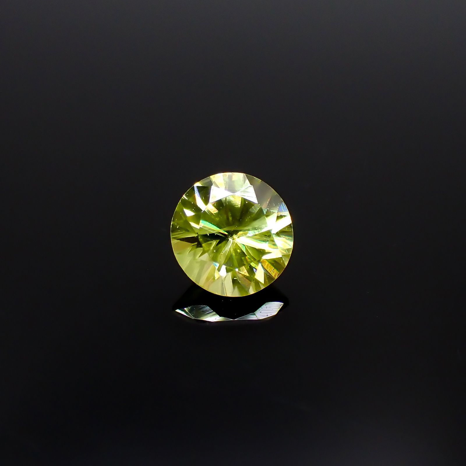 スフェーン(宝石名スフェーン)マダガスカル産 0.47ct 識別済[231224732]4.8x4.9mm前後