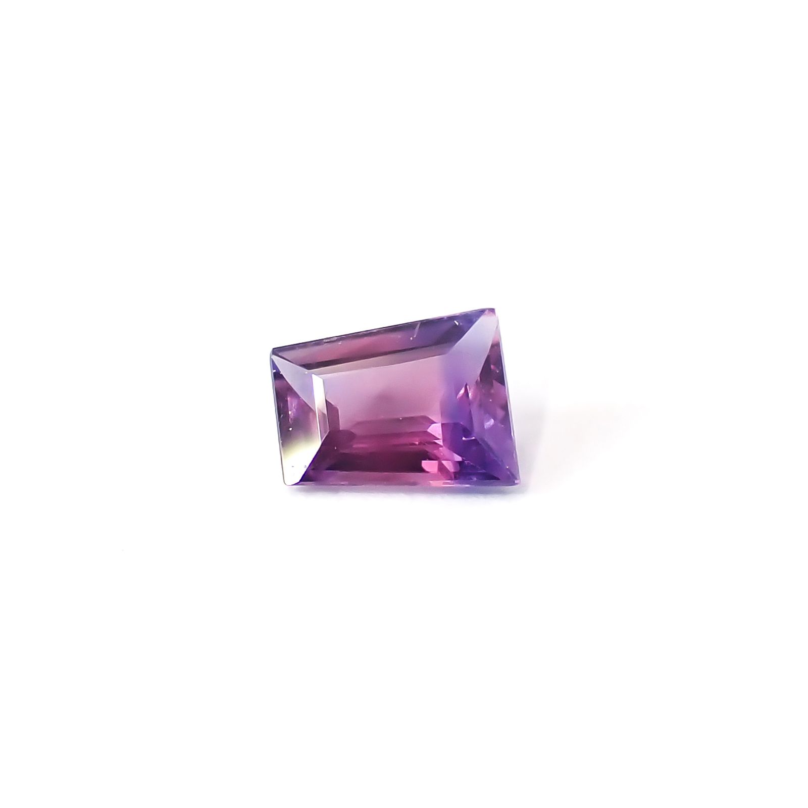 ウィンザーサファイア タンザニア・ウィンザー産 0.18ct / 3.6x3mm前後 [260532131]