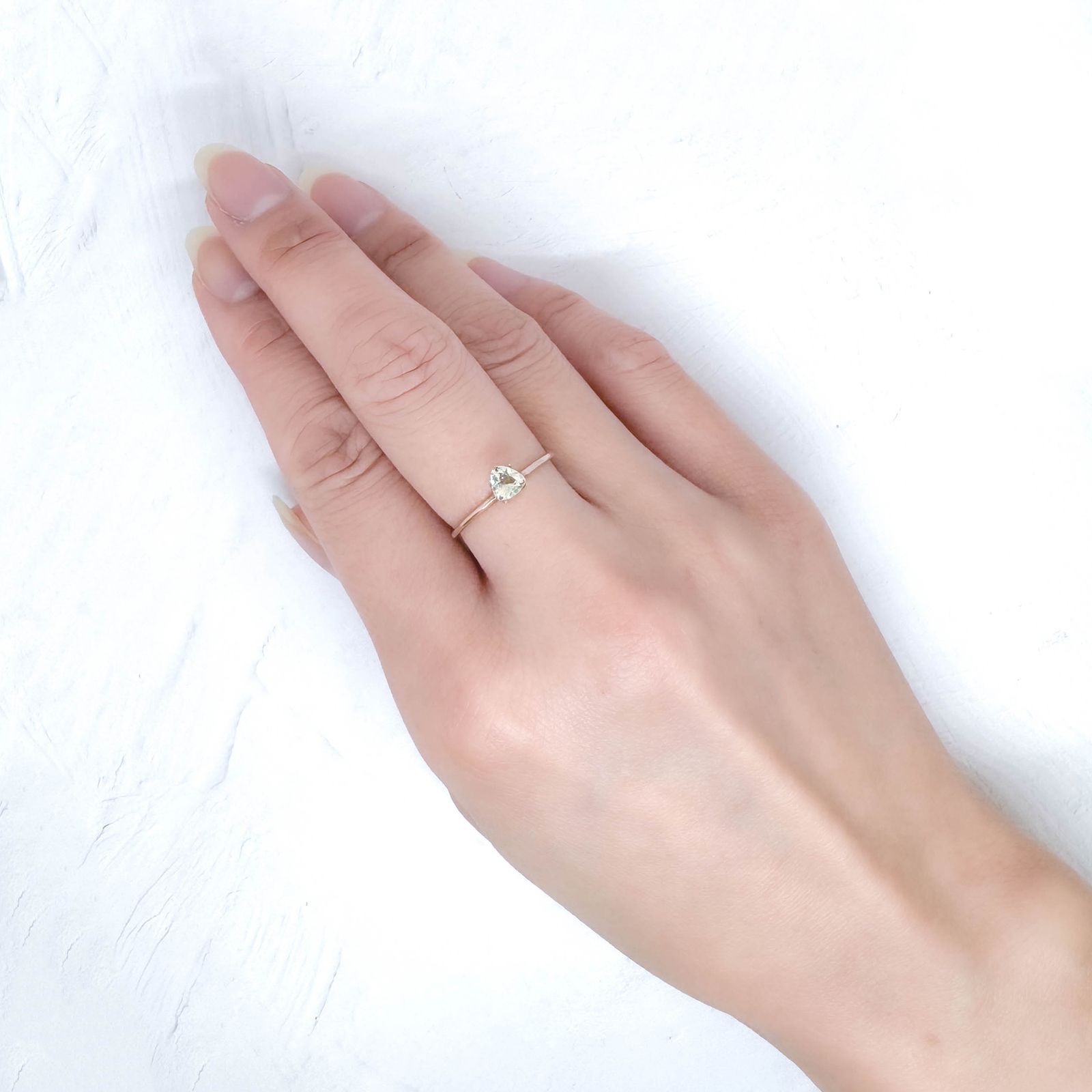 アクロアイト ナイジェリア産 0.29ct / 4.6x4.5mm前後 [251231357]