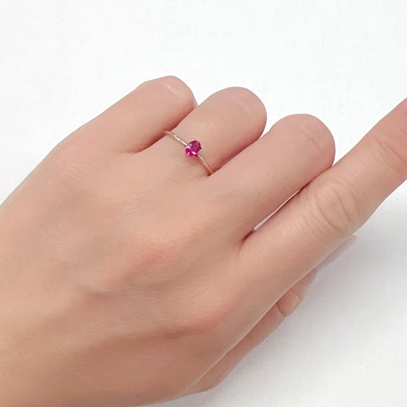 ルビー 非加熱 タンザニア産 0.25ct[240326674]4.4x3.3mm前後