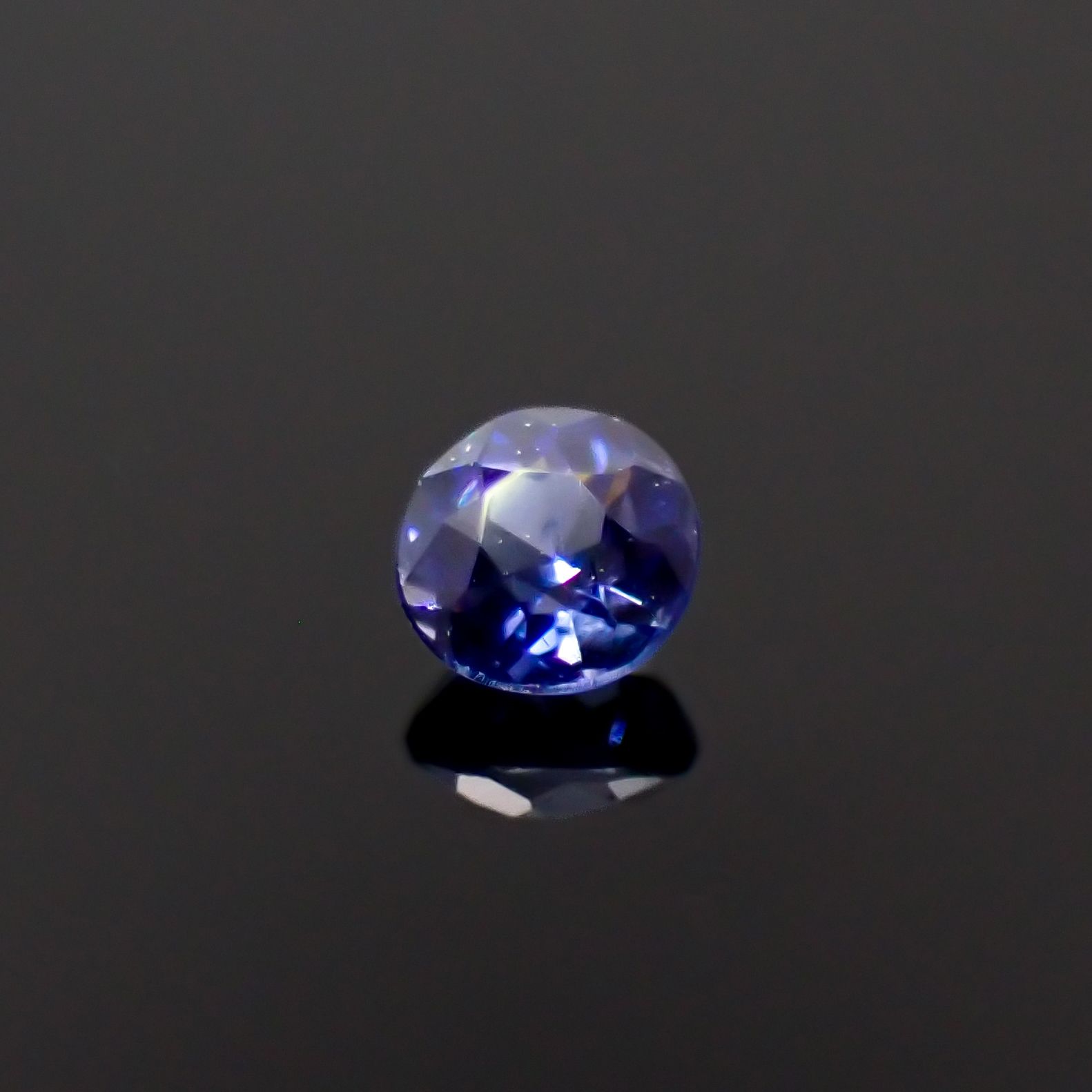 ベニトアイト アメリカ・カリフォルニア州産 0.080ct[240929099]2.5x2.5mm前後
