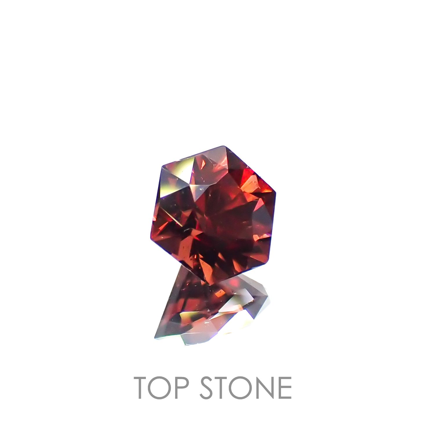 ◇ヘキサゴンカット◇レッドジルコン(宝石名ジルコン)スリランカ/カンボジア産 0.79ct 識別済[221219494]4.9x4.8mm前後