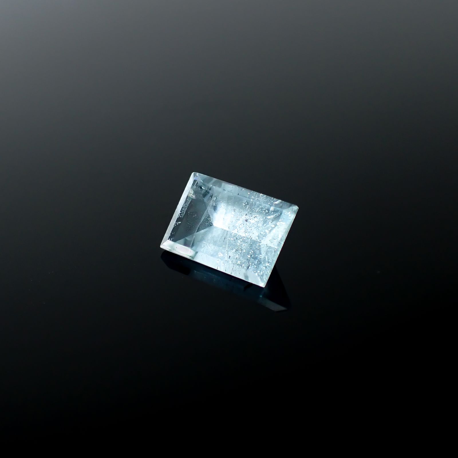 ◇ミラーカット◇アクアマリン モザンビーク産 1.76ct[240226103]9x6.4mm前後