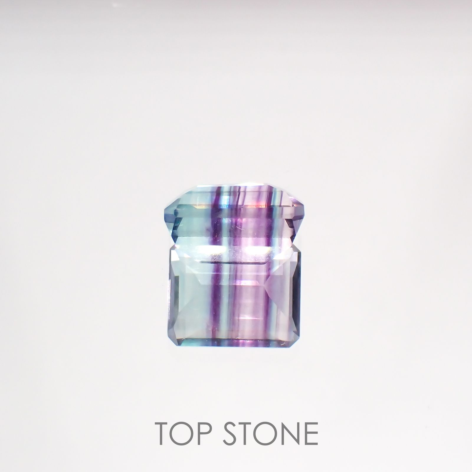 パーティカラーフローライト(宝石名フルオライト)ブラジル産 5.87ct 識別済[220115078]11x9mm前後