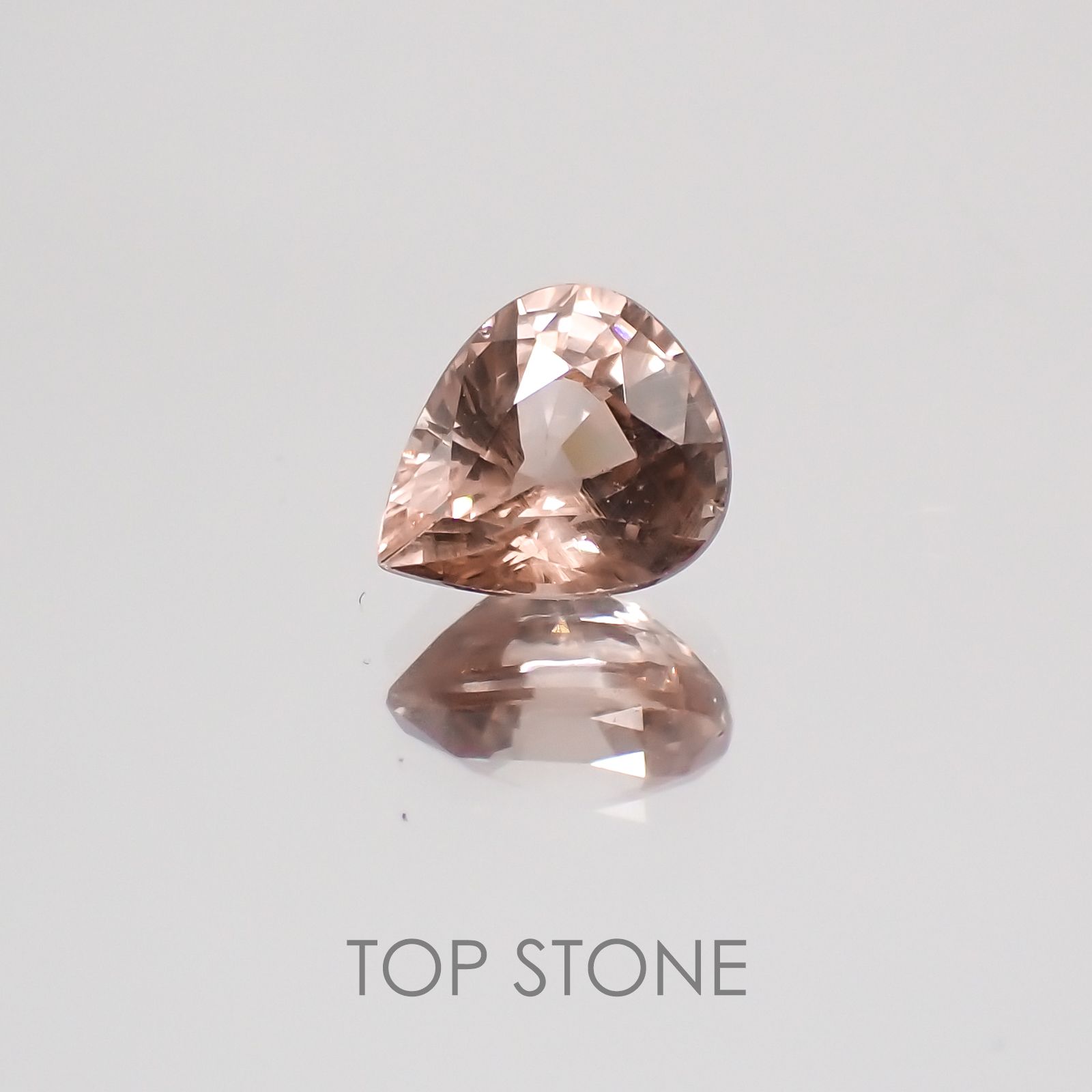 カラーチェンジマラヤガーネット(宝石名ガーネット) タンザニア産 1.04ct 識別済[21019642]6.5×5.6mm前後