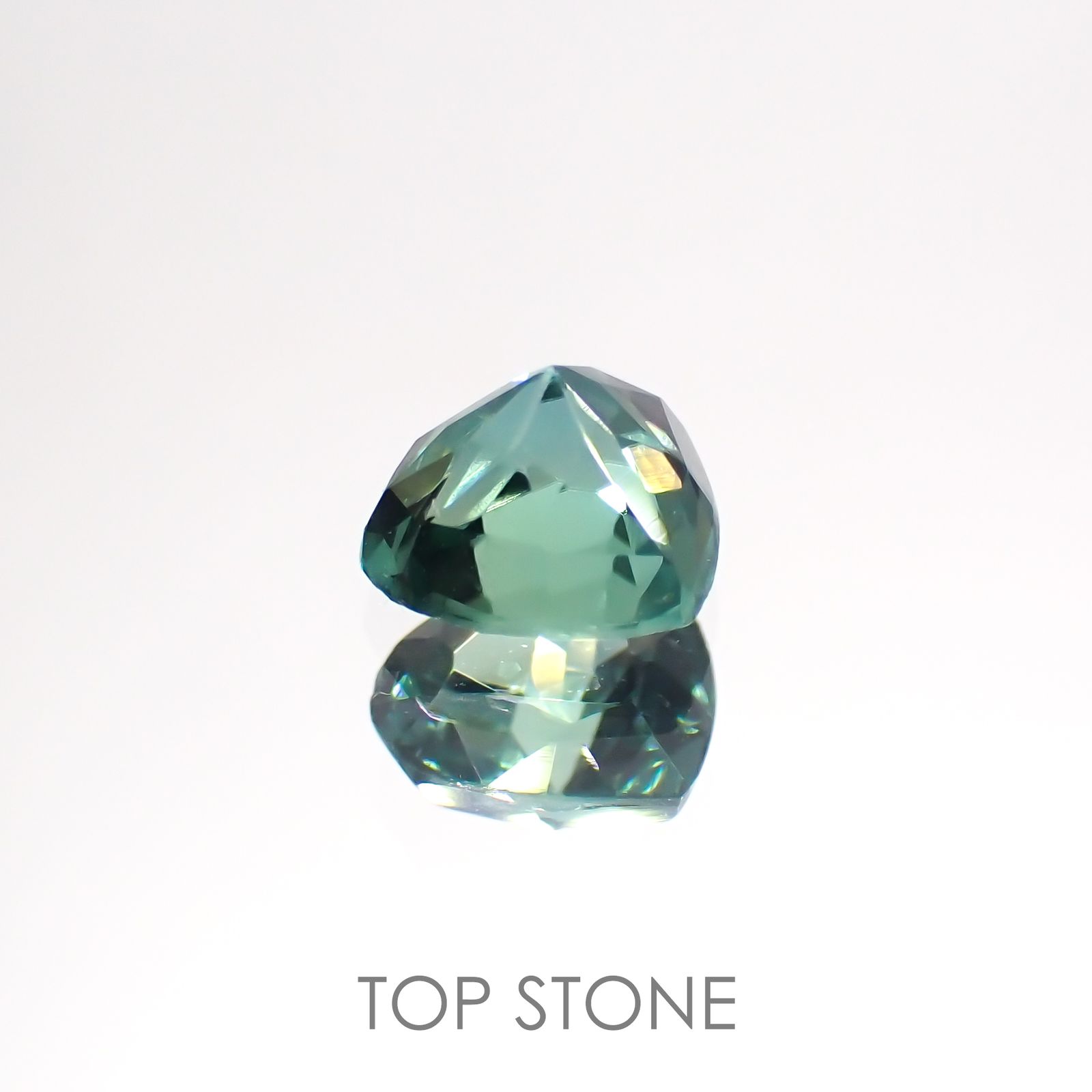 グリーントルマリン アフガニスタン産 0.62ct [220114106]5.4x5.7mm前後