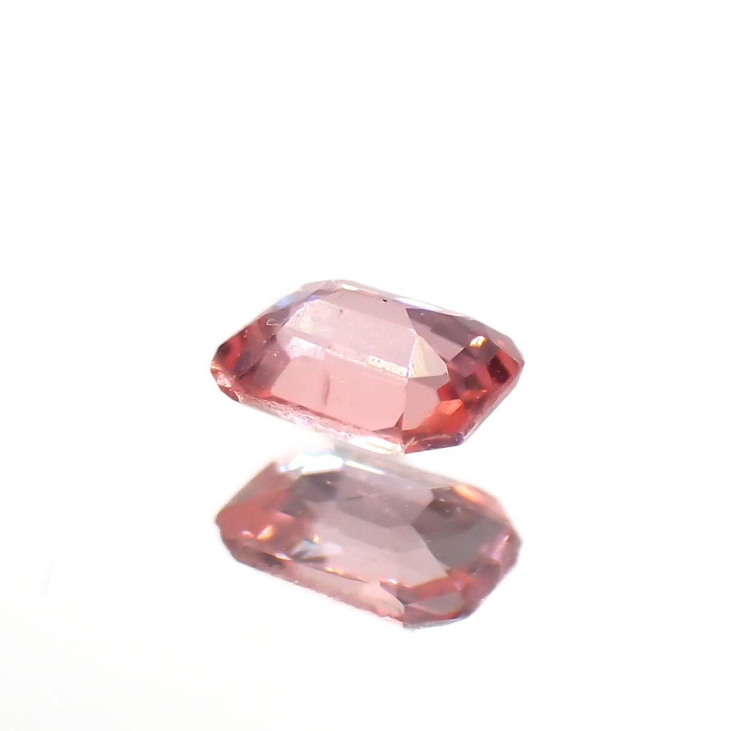 ヴェイリネナイト(宝石名ベイリネナイト)パキスタン産 0.057ct 識別済[221219285]2.6x1.9mm前後
