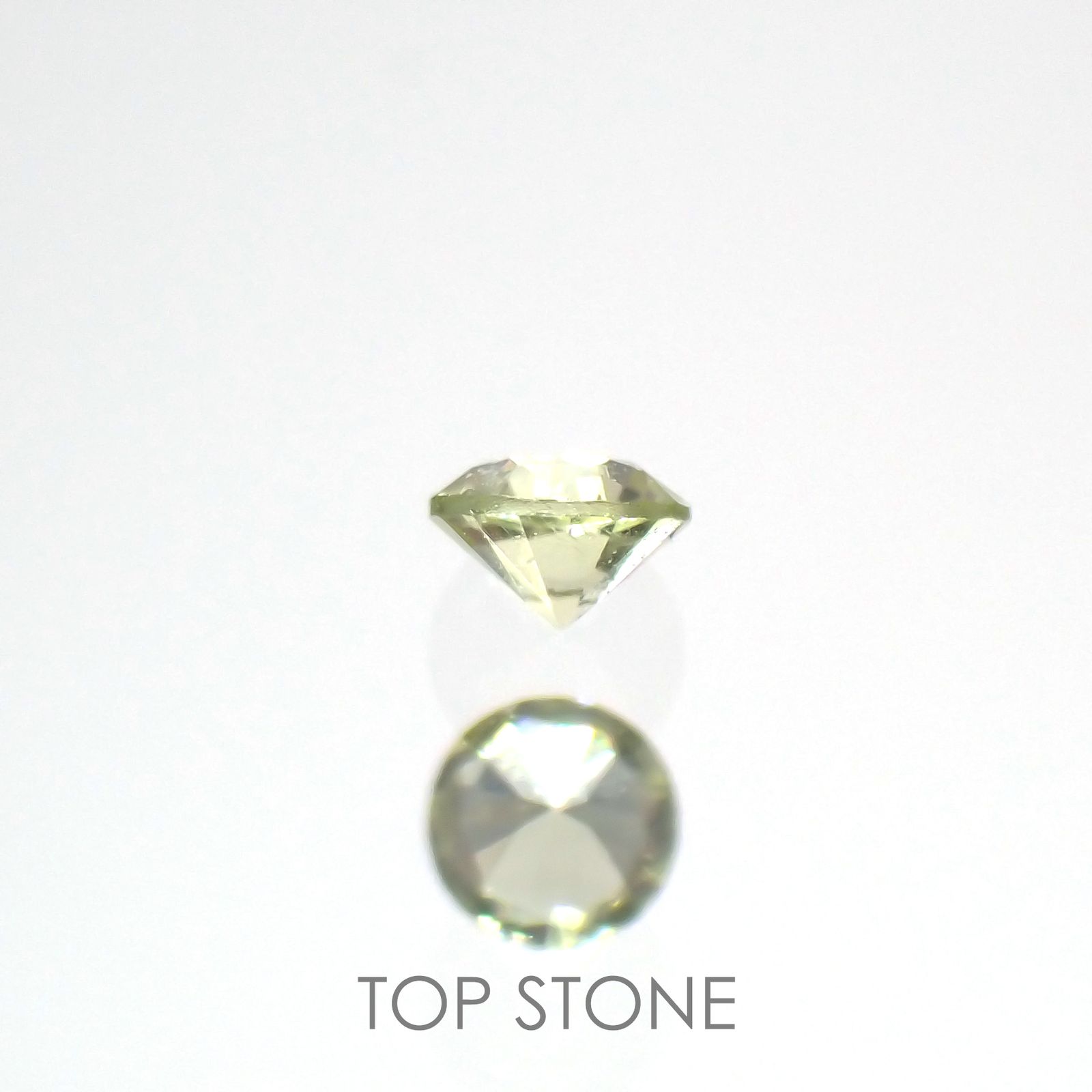 パラサイティックペリドット(宝石名ペリドット)採取地：ロシア 0.030ct 識別済[220616238]2x2mm前後