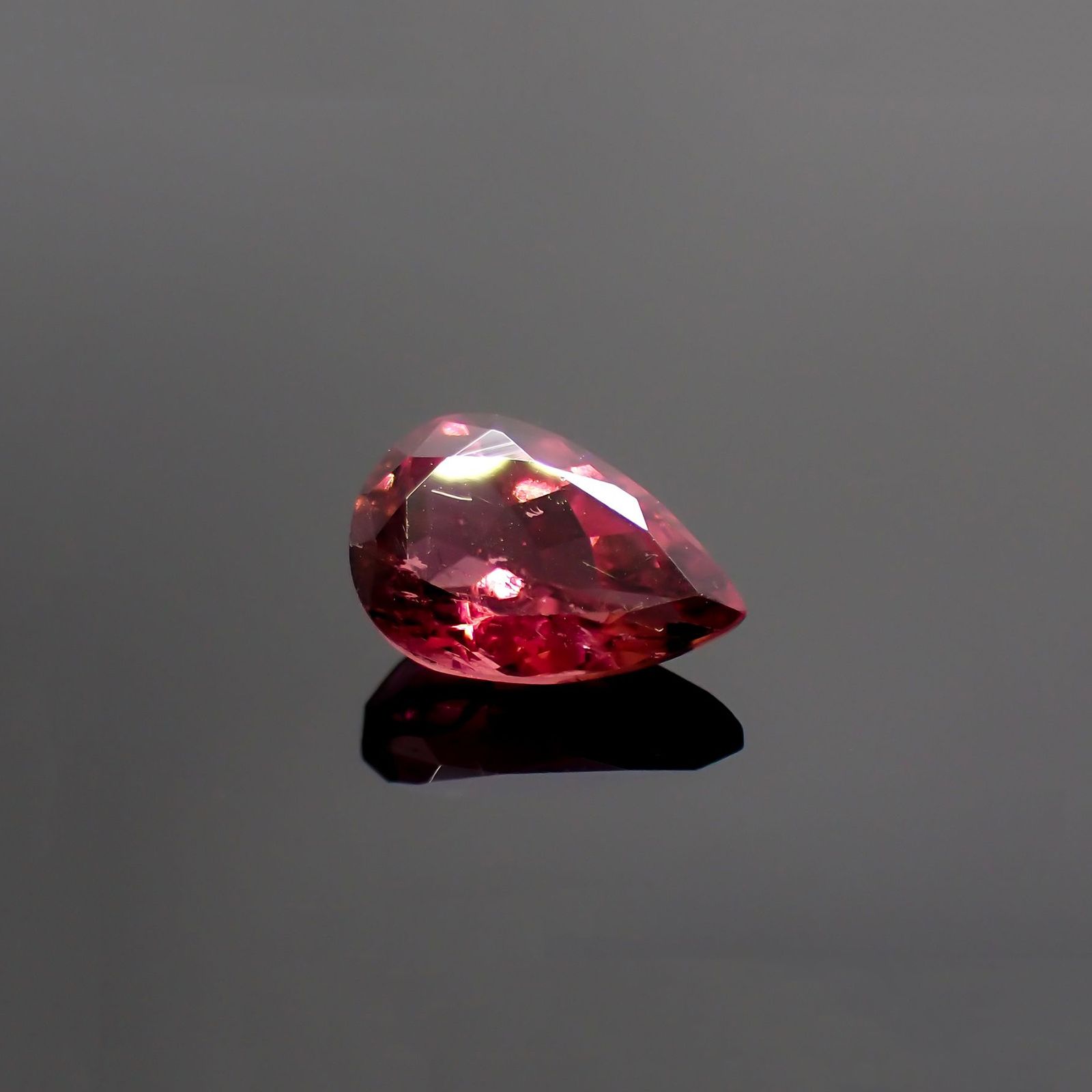 パープルトルマリン(宝石名パープル・トルマリン) ブラジル産 識別済 1.41ct / 9x6.1mm前後 [260313576]