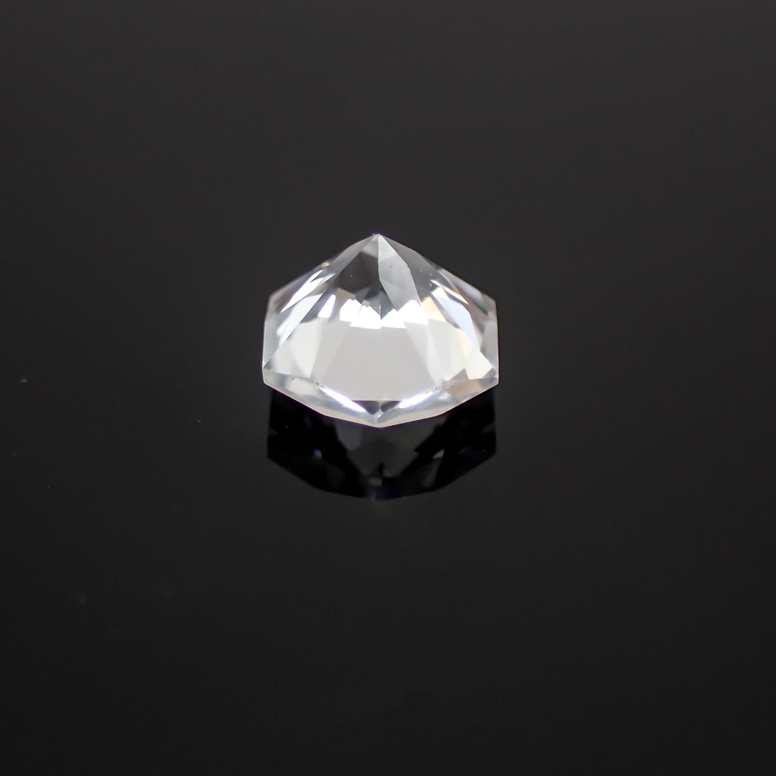 ◇ヘキサゴンカット◇カラーレスジルコン(宝石名ジルコン) カンボジア産 0.95ct 識別済[240210474]5.1×5.1mm前後