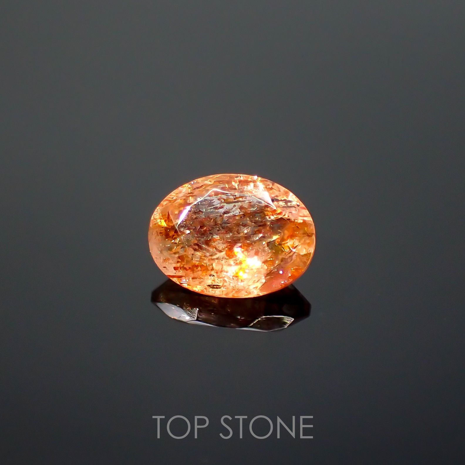 イリュージョンサンストーン(宝石名フェルドスパー) タンザニア産 0.74ct 識別済[210812293]6.8×5.1mm前後