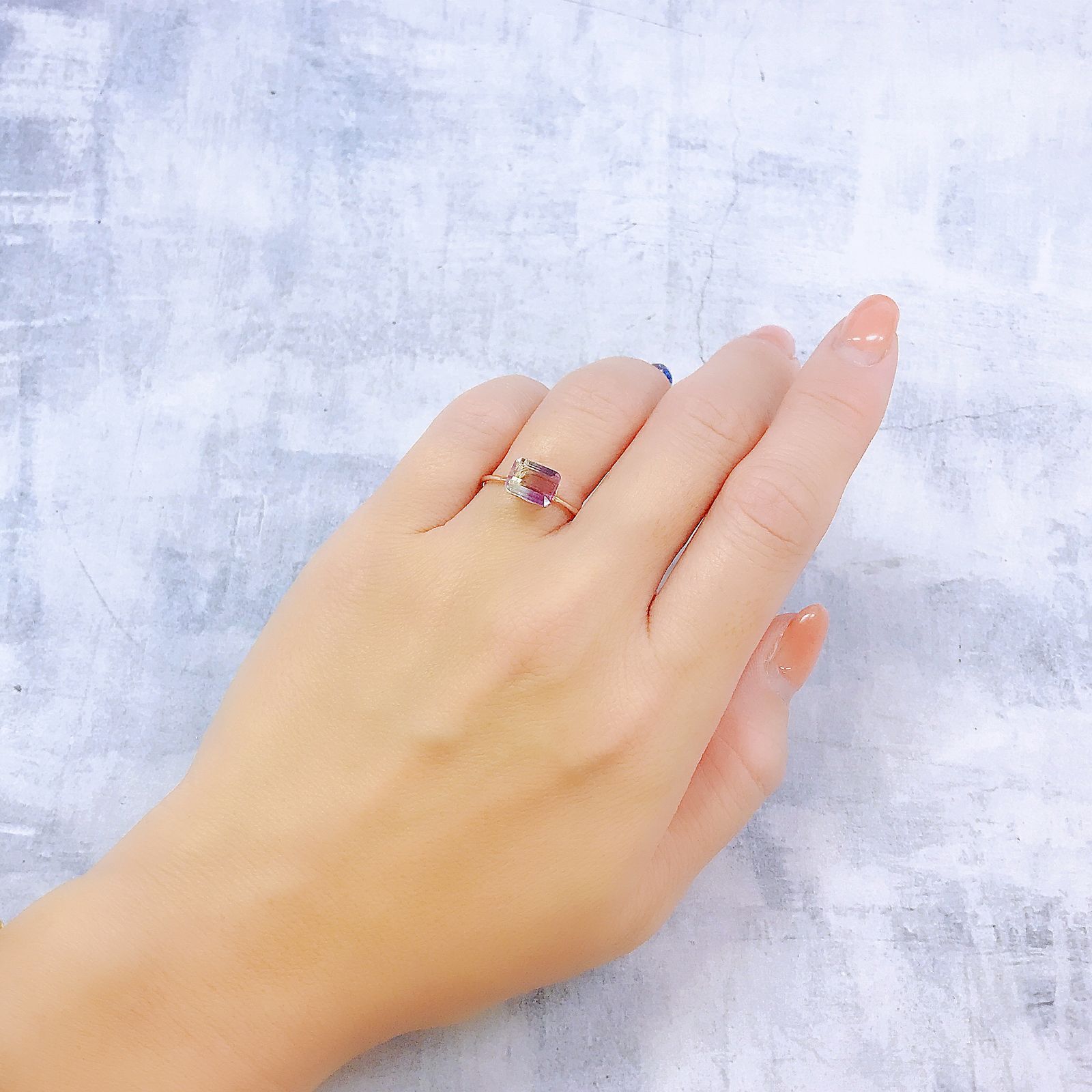 バイカラーフローライト 中国産 1.86ct [220917986]8x6mm前後