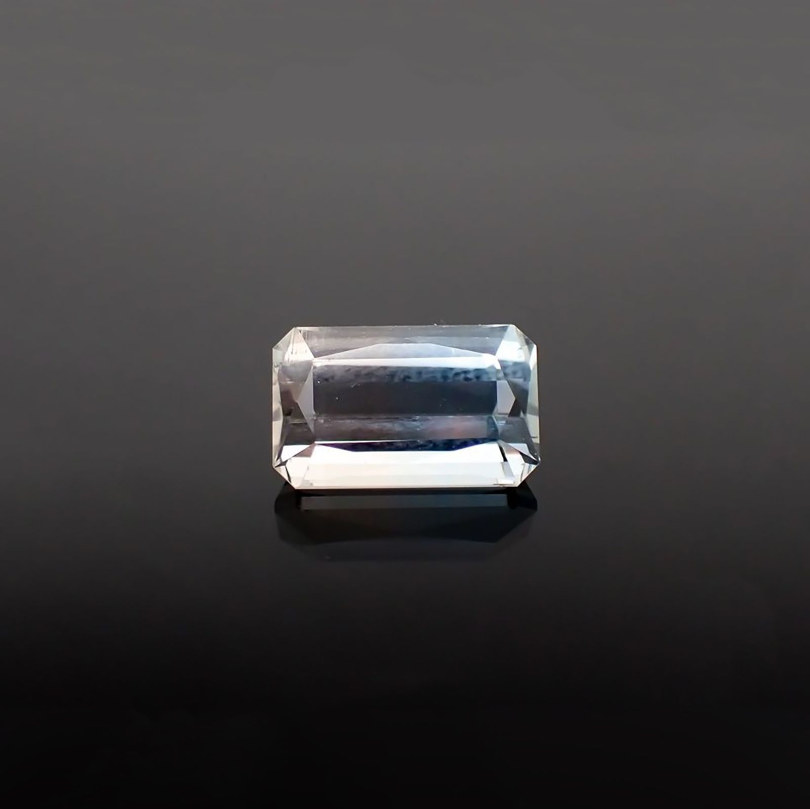 バイカラートパーズ(宝石名バイカラー・トパーズ)ウクライナ産 ソ付(彩珠) 3.736ct / 10.7x6.5mm前後 [221018471]