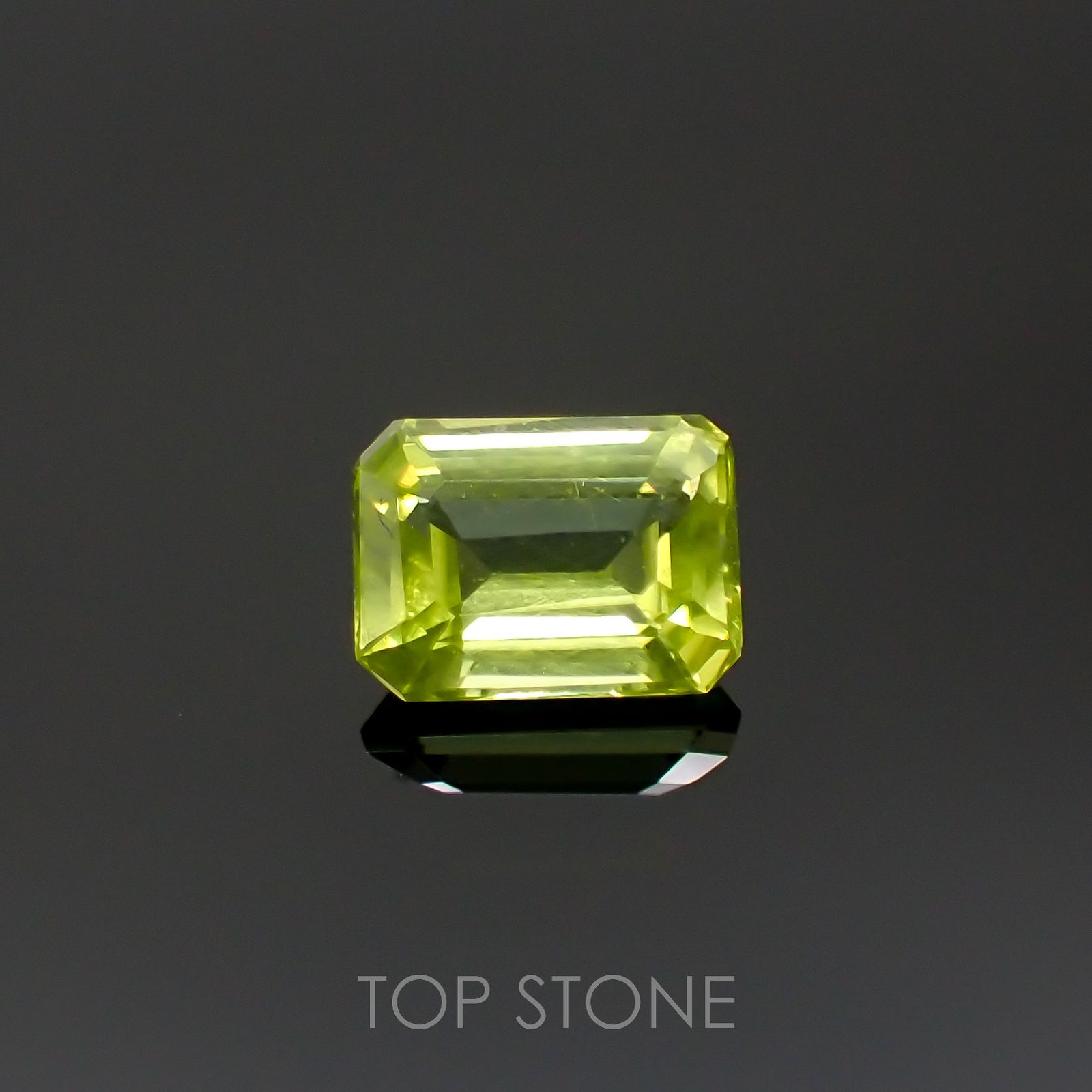 グリーンエンスタタイト(宝石名グリーン・エンスタタイト)カメルーン産 0.51ct 識別済[220917603]5.3x4mm前後