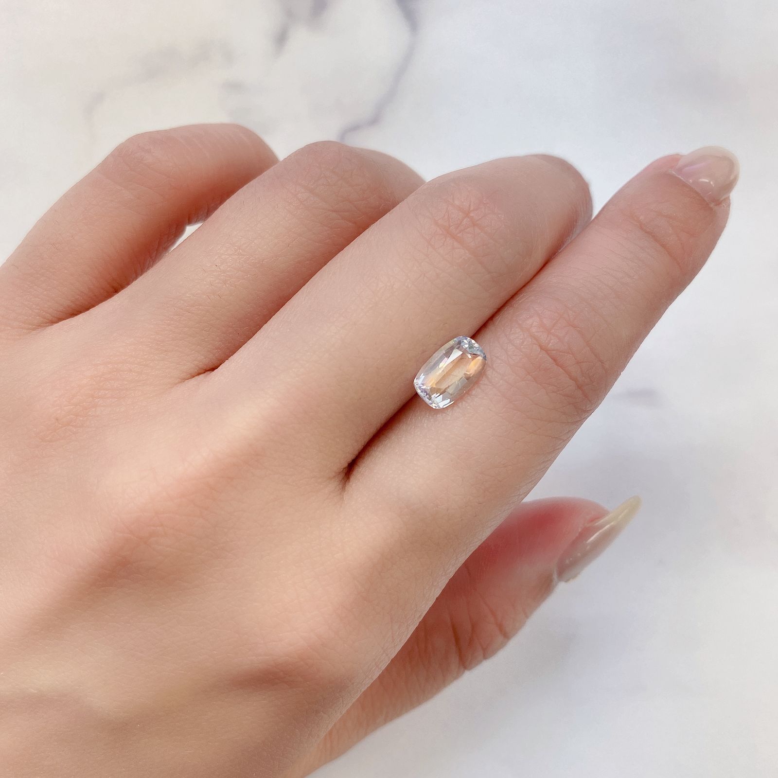 レインボームーンストーン(宝石名ラブラドライト) マダガスカル産 1.268ct ソ付(彩珠)[210712182]8.7×5.6mm前後
