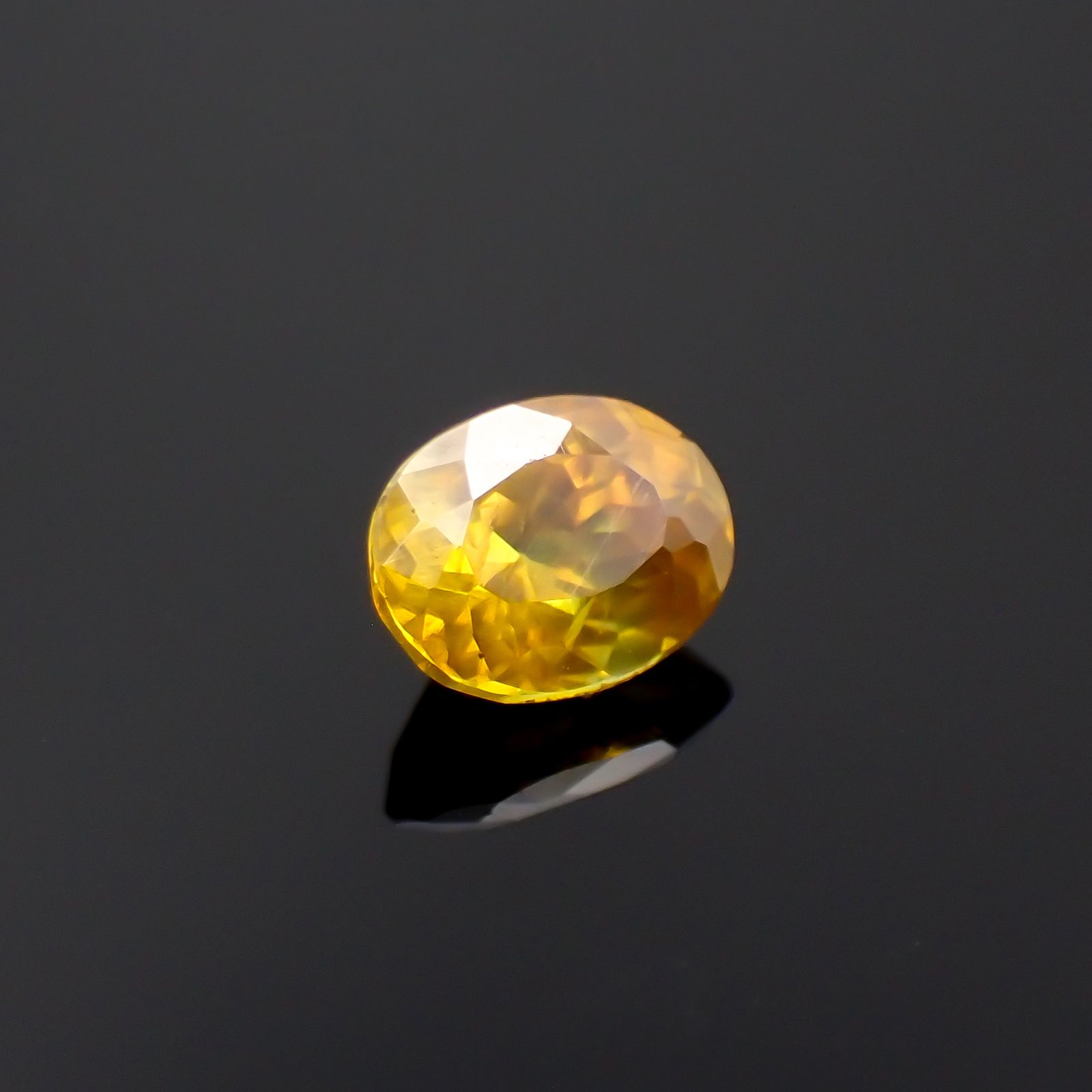 スファレライト スペイン産 0.53ct[230722761]5.2x4.1mm前後