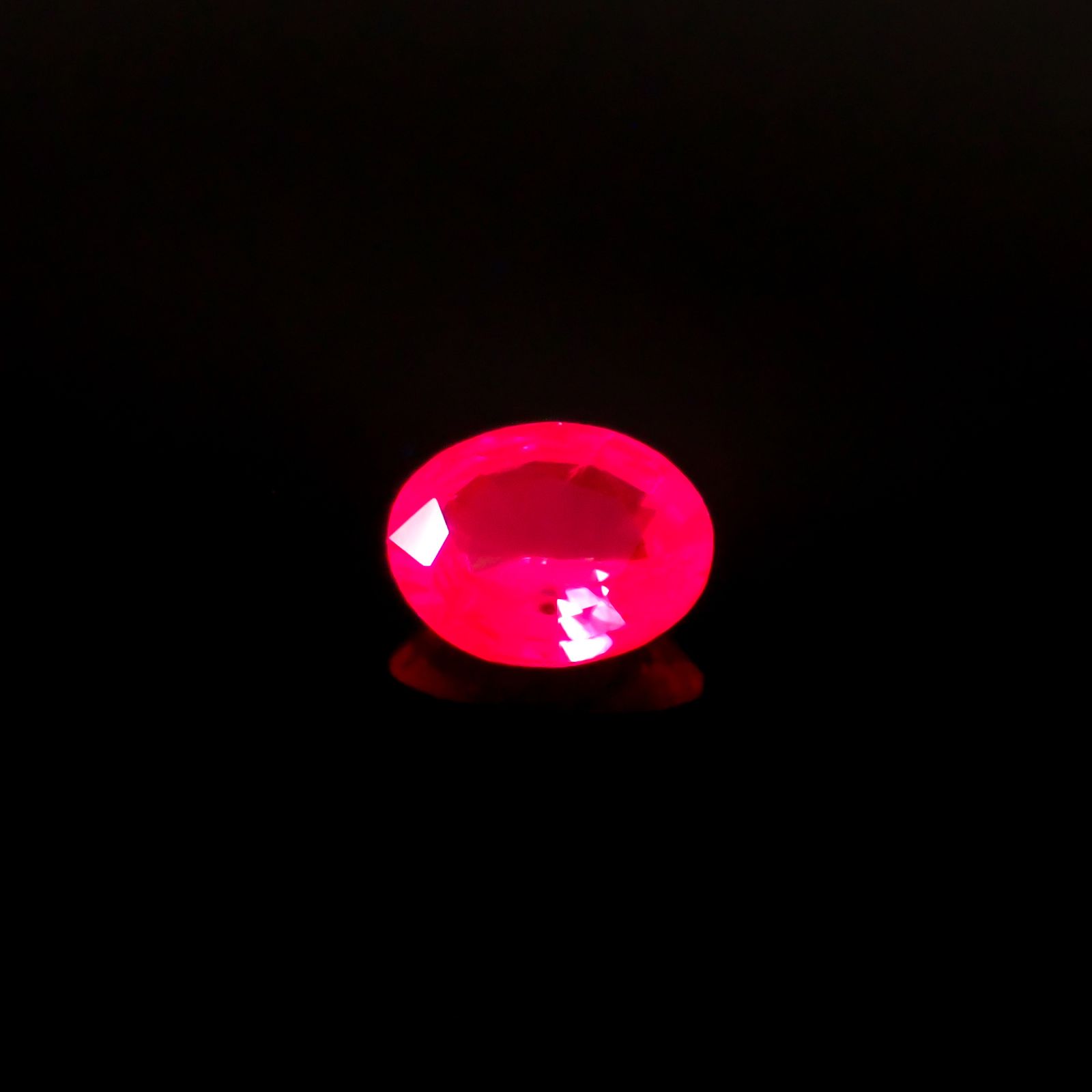 ルビー ビルマ/モザンビーク産 0.21ct [241029397]4.4x3.5mm前後