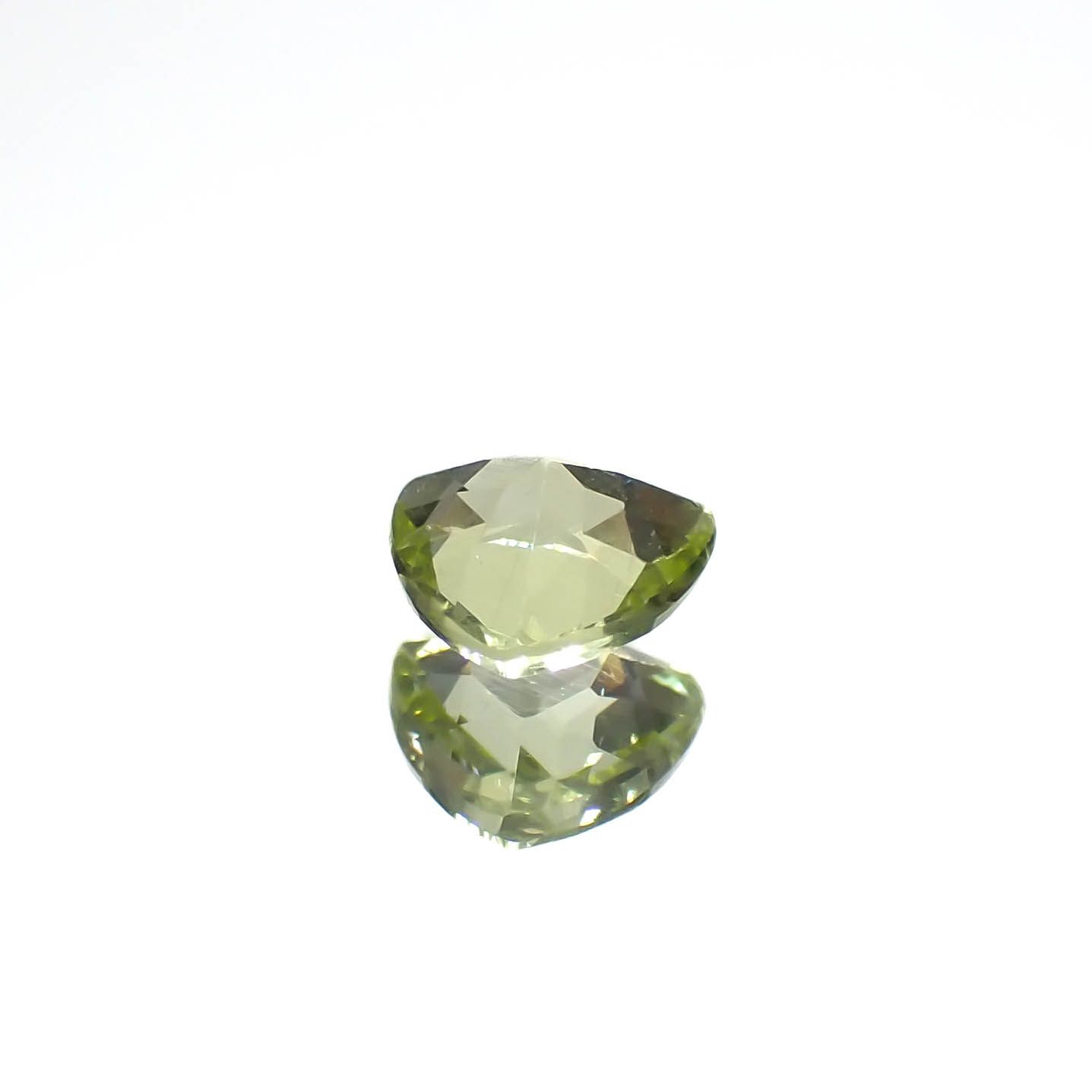 グリーンエンスタタイト(宝石名グリーン・エンスタタイト)カメルーン産 0.36ct 識別済[240125617]4.4x4.5mm前後