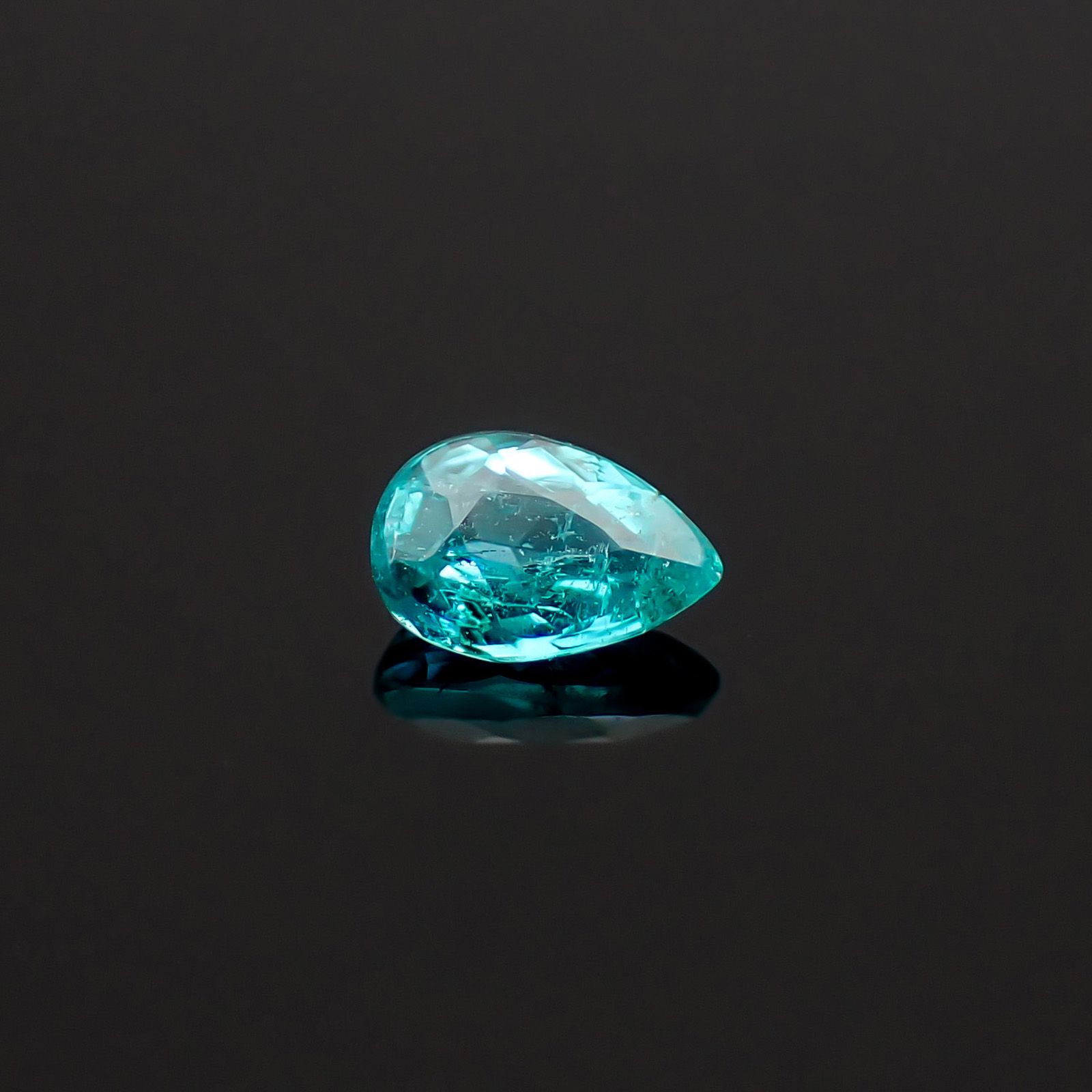 パライバトルマリン(宝石名トルマリン/別名 パライバ・トルマリン)ブラジル産 識別済 0.11ct / 3.7x2.5mm前後 [260932807]