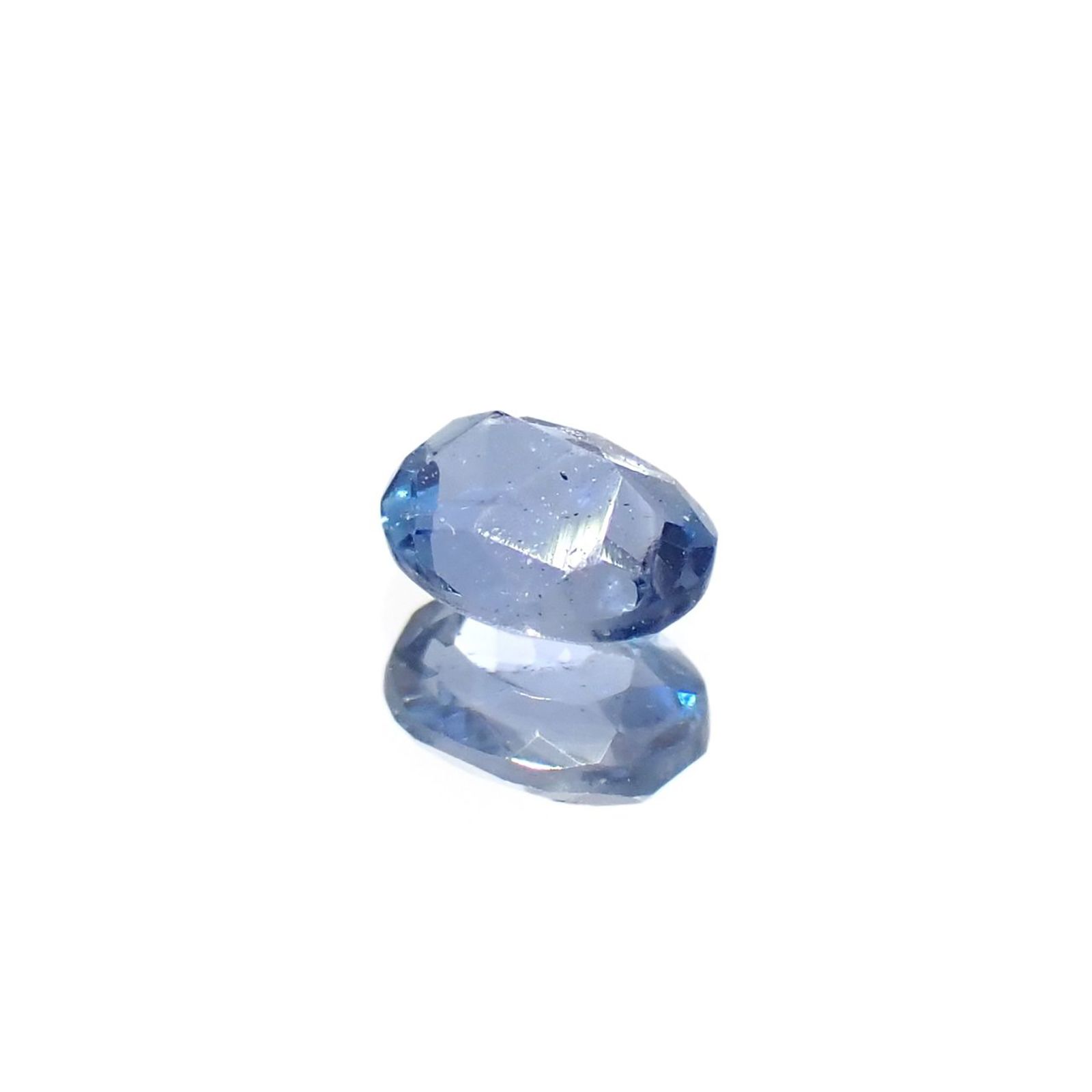 タトゥーアクアマリン ブラジル・ミナスジェライス州タトゥー鉱山産 0.19ct / 4.1x3.3mm前後 [260127176]