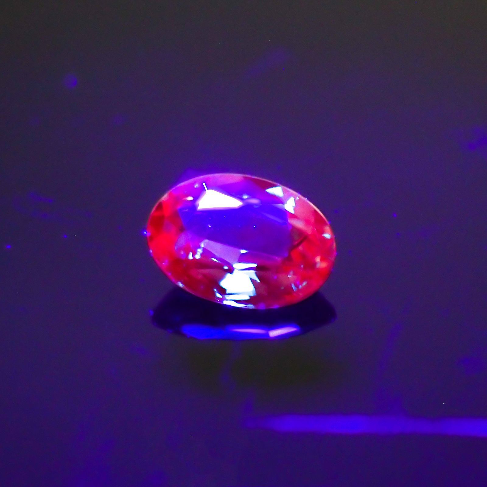 アレキサンドライト(宝石名アレキサンドライト)ブラジル産/EmeraldMains社製 0.108ct ソ付(彩珠)[220113812]3.5x2.5mm前後