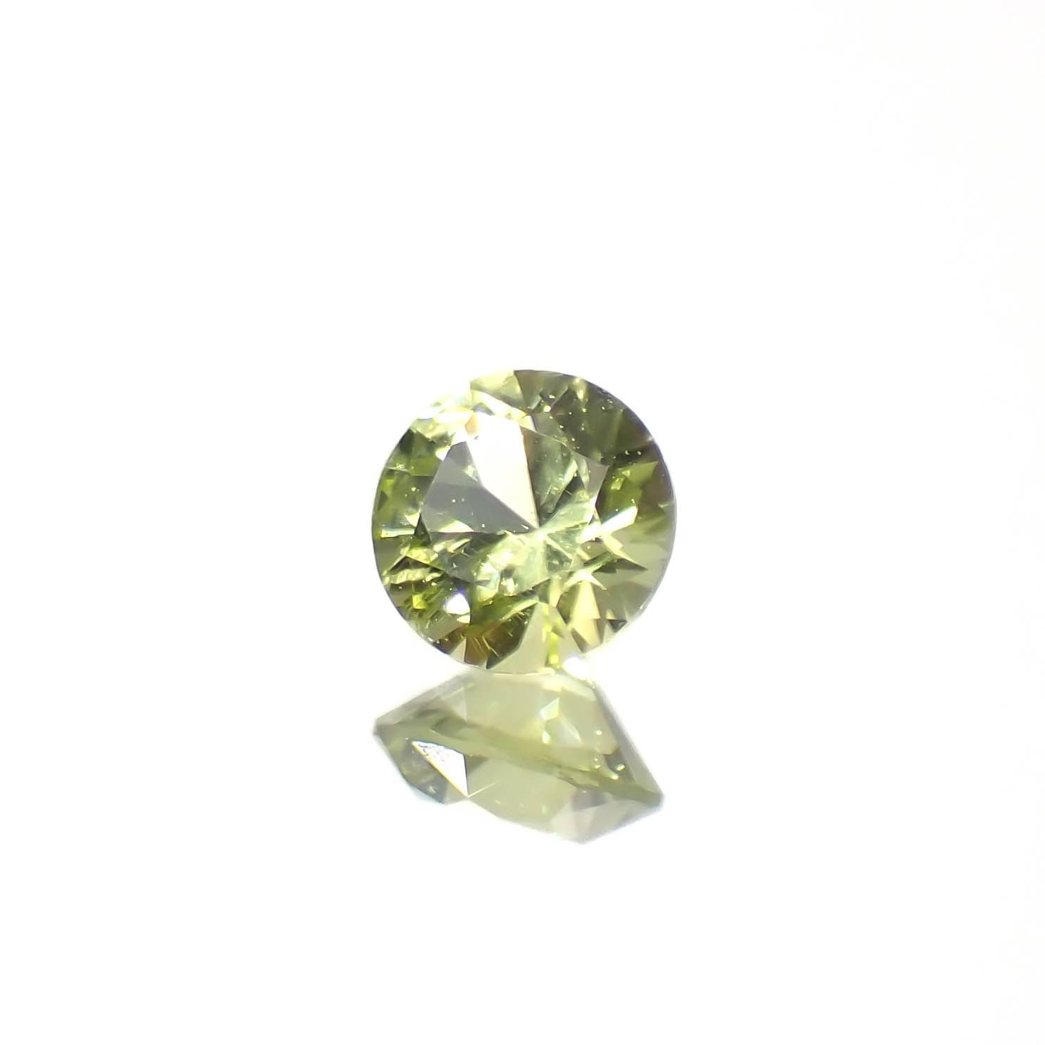 パラサイティックペリドット 採取地：インドネシア・ジェパラ 0.18ct [250730748]3.5x3.5mm前後