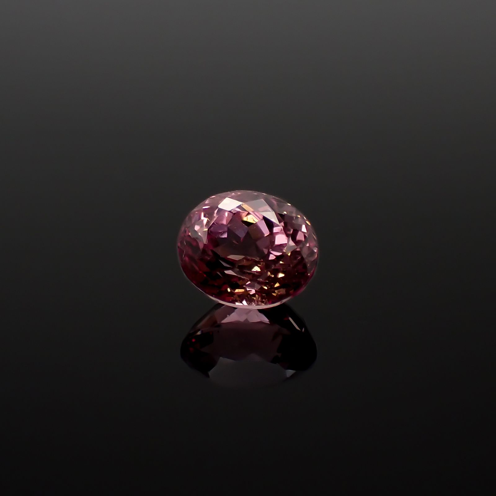 カラーシフト マラヤガーネット(宝石名ガーネット) タンザニア産 1.54ct 識別済[210711877]6.7×5.7mm前後