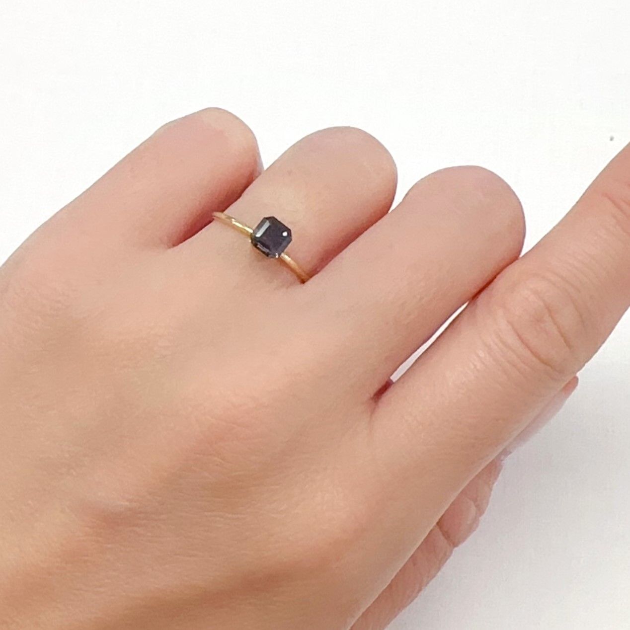 レインボースキャポライト ブラジル産 0.66ct[240326869]5x5mm前後