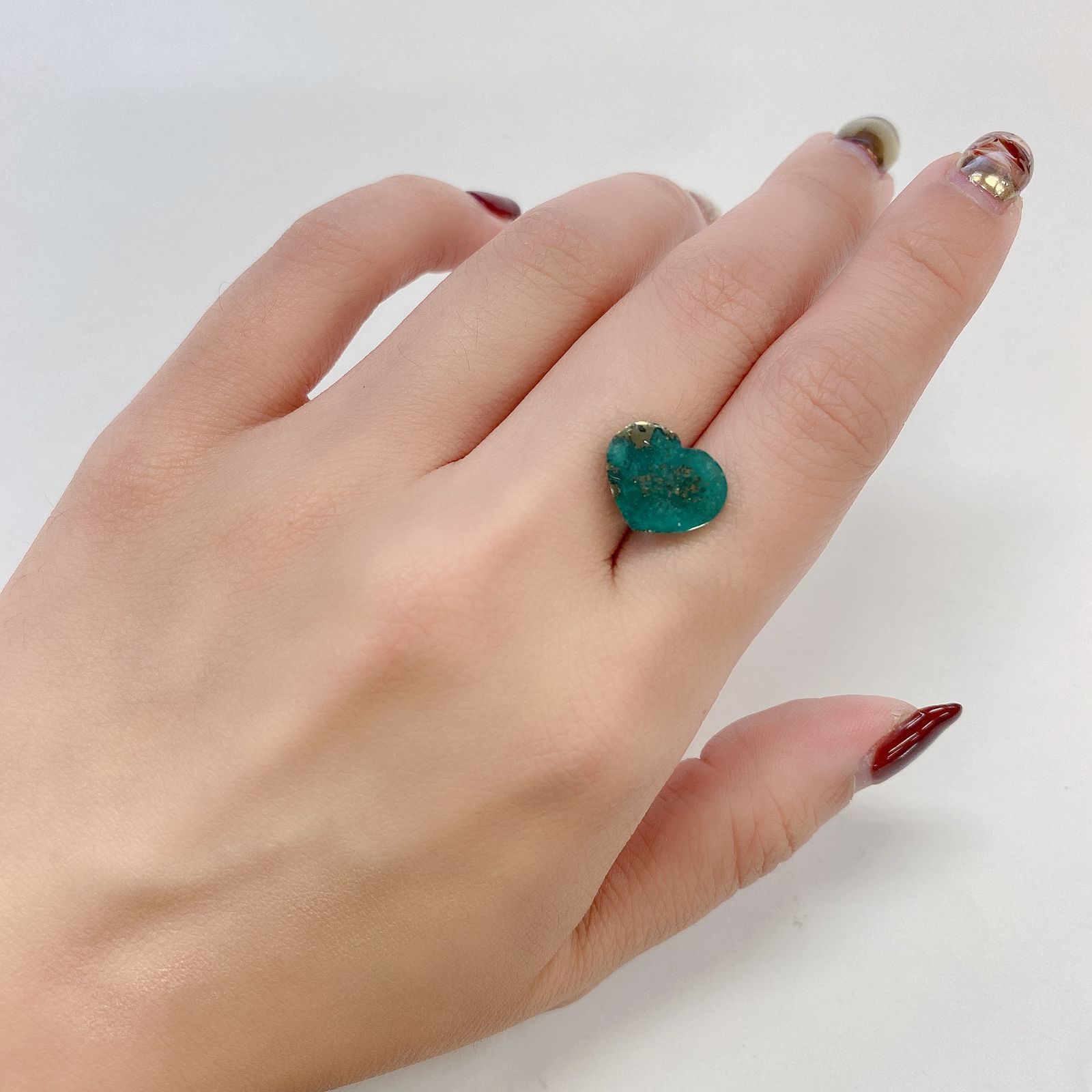 パイライトインエメラルド(宝石名パイライトインエメラルド) コロンビア・チボール鉱山産 2.996ct 彩珠鑑付[250711508]10.5×12.9mm前後