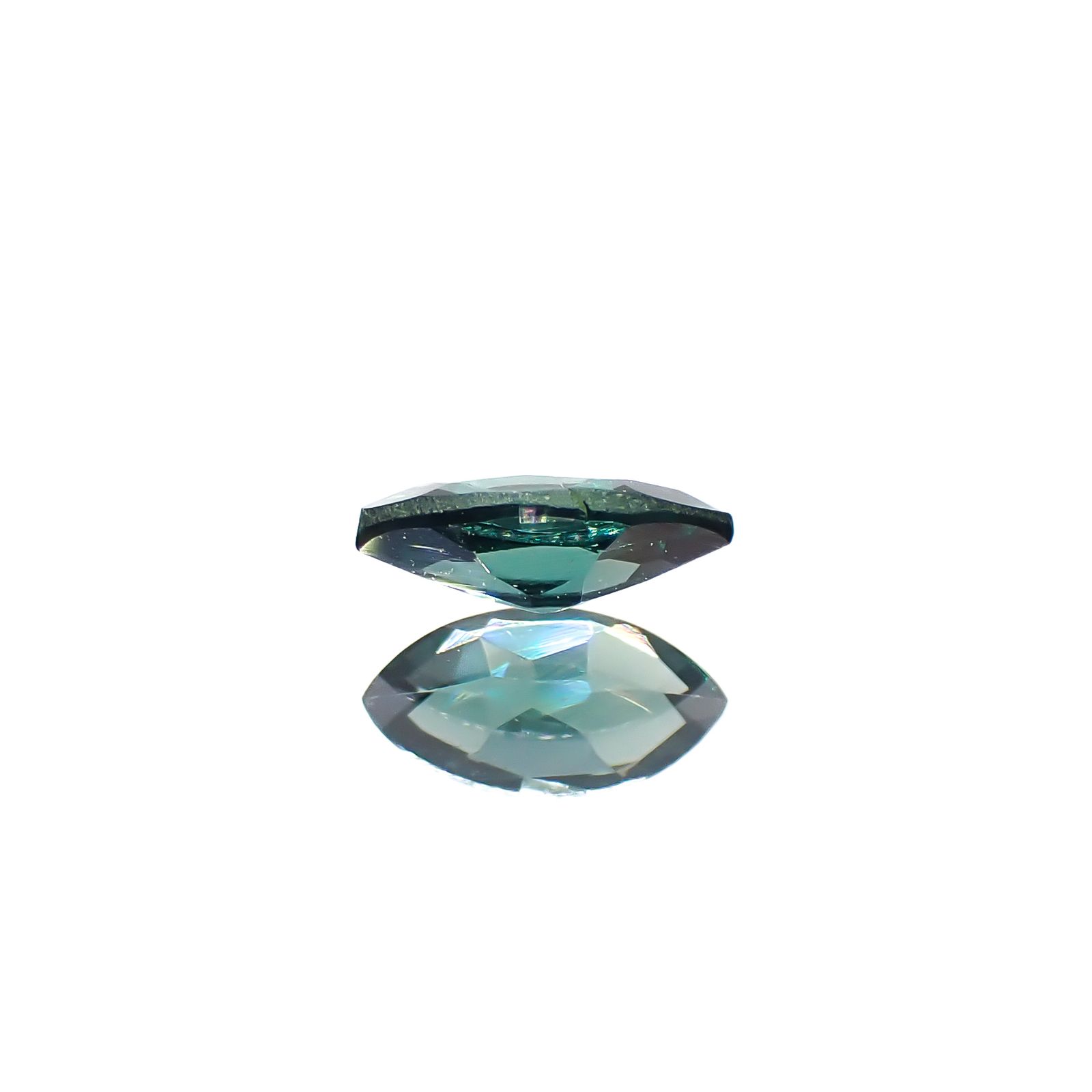 ベキリーブルーガーネット（カラーチェンジガーネット アレキタイプ） マダガスカル・ベキリー産 0.19ct[240628284]5x2.6mm前後