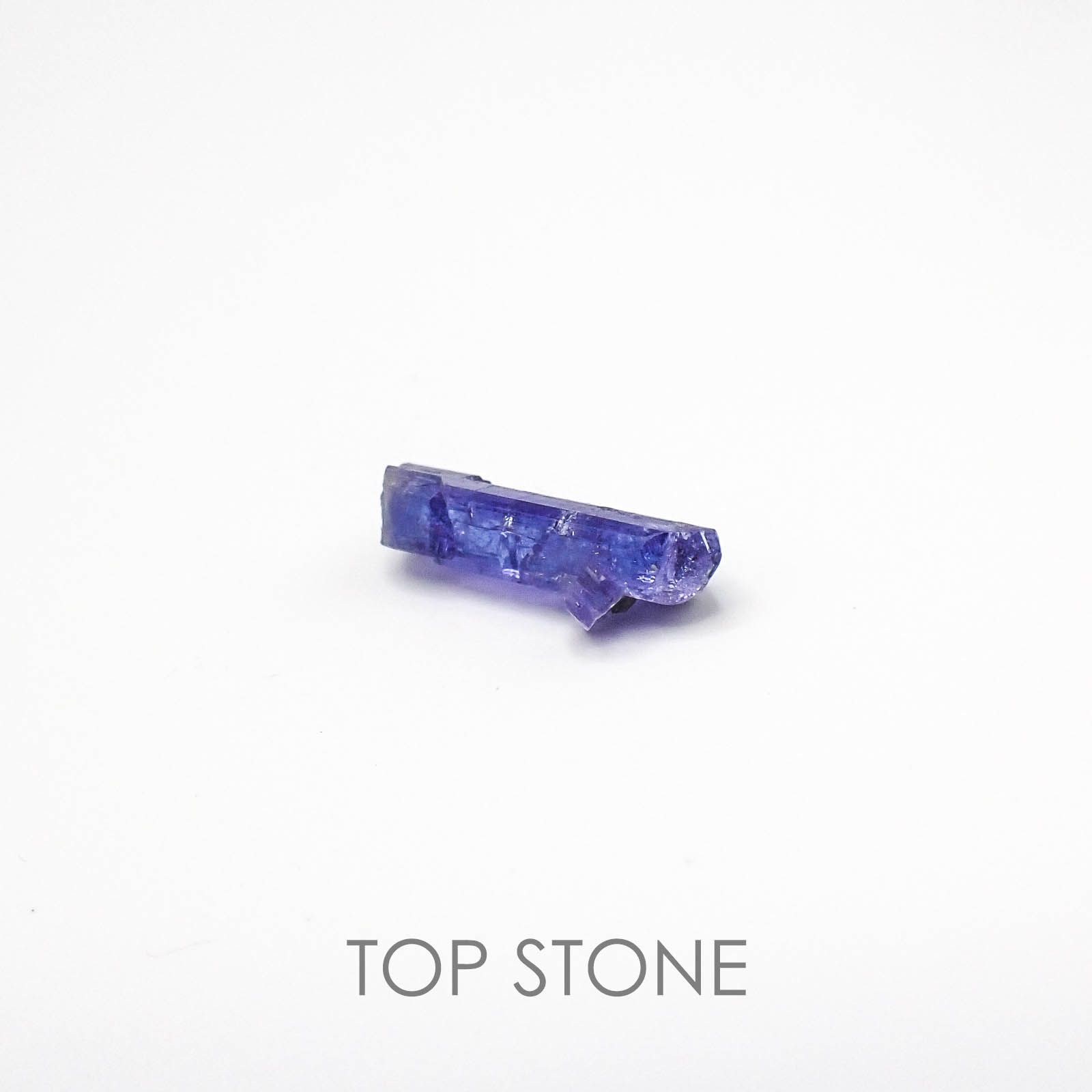 タンザナイト(宝石名タンザナイト) タンザニア産 原石・結晶 6.34ct 識別済[20073398]20.6×6.2mm前後