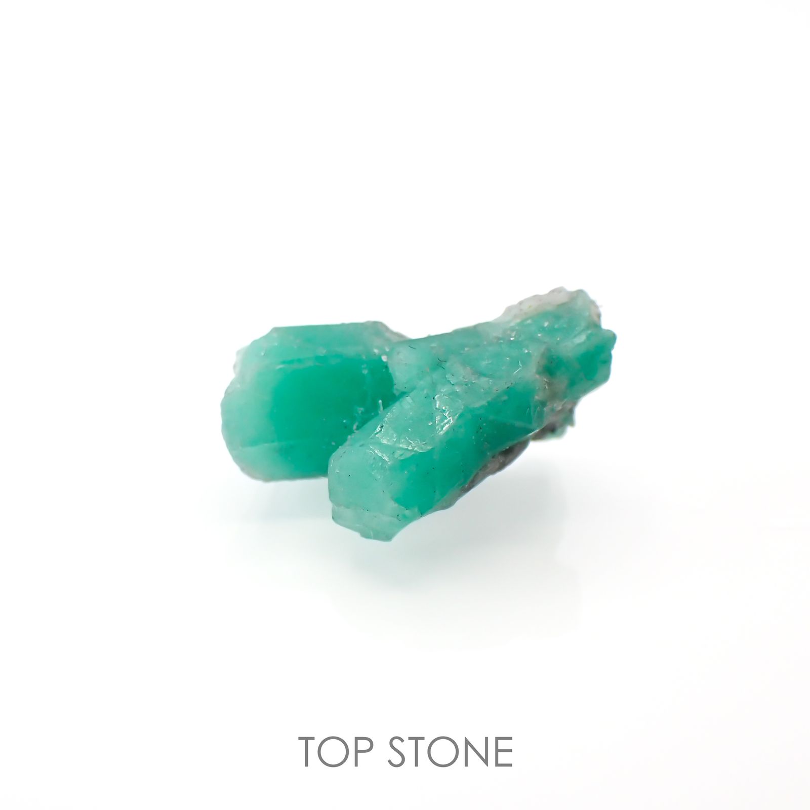 エメラルド(宝石名エメラルド) コロンビア産 原石・結晶 4.51ct 識別済[211013646]14.9×10.4mm前後