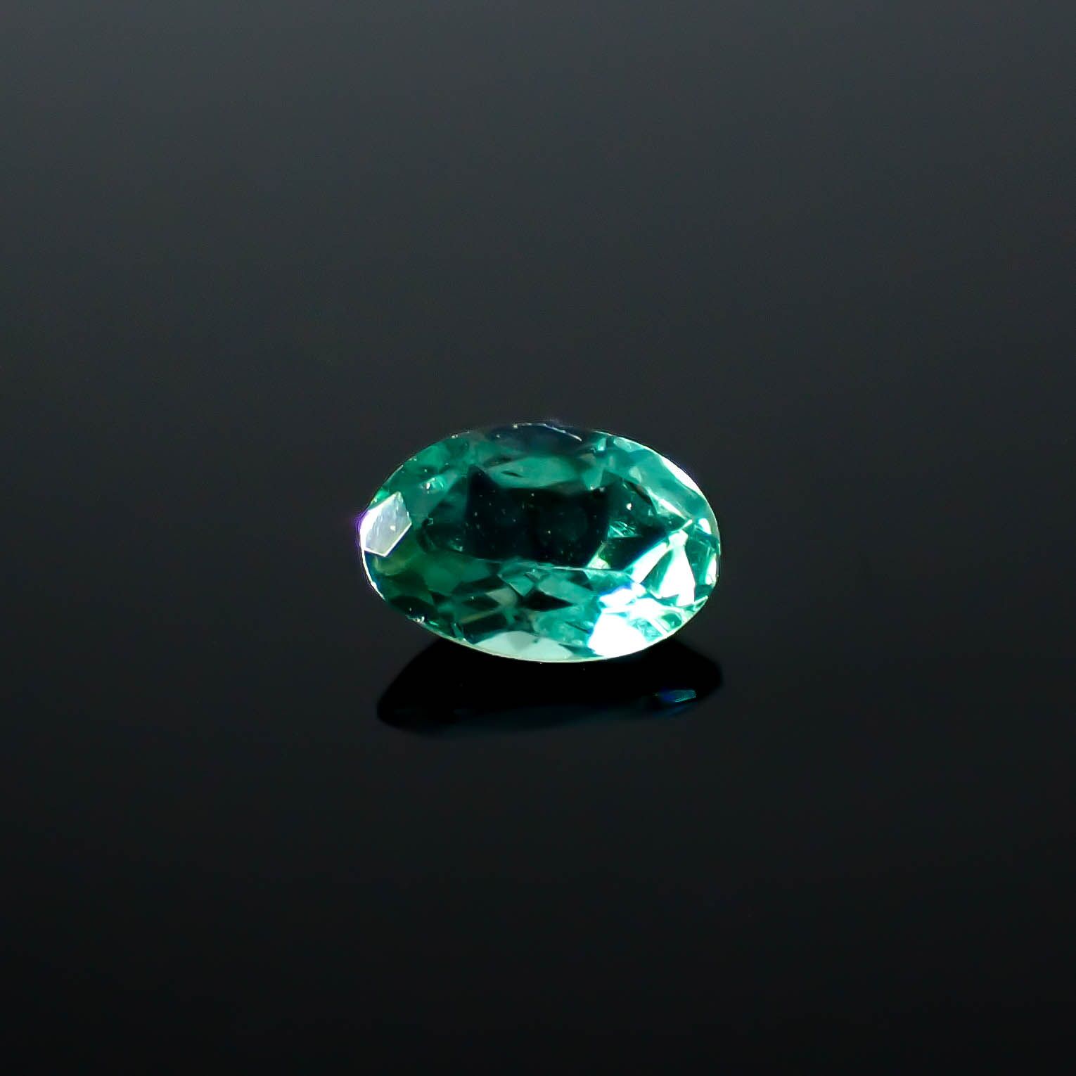 ノーブルモロキサイト マダガスカル産 0.42ct [250931089]6x3.9mm前後