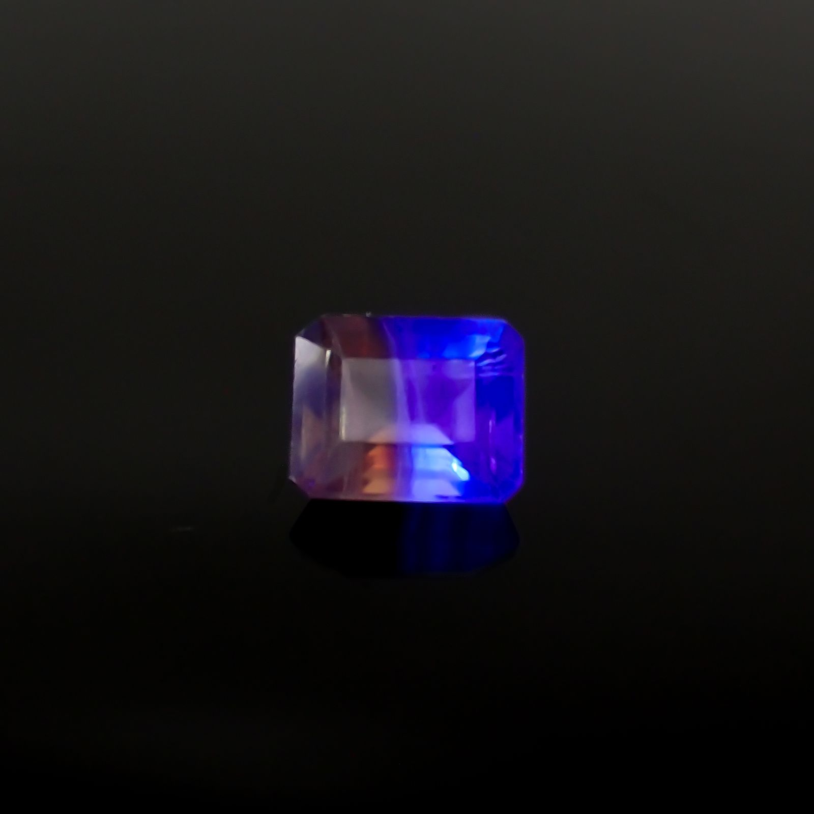 パーティカラーフローライト フルオレッセンス ブラジル産 4.00ct[240326913]9.9x7.9mm前後