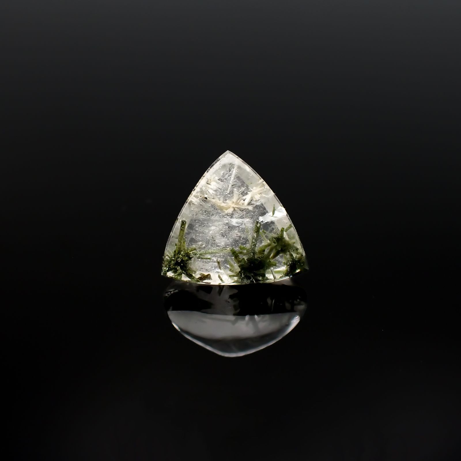 ヘデンベルジャイトインクォーツ インドネシア産 3.83ct [220917830]10.5x11.2mm前後