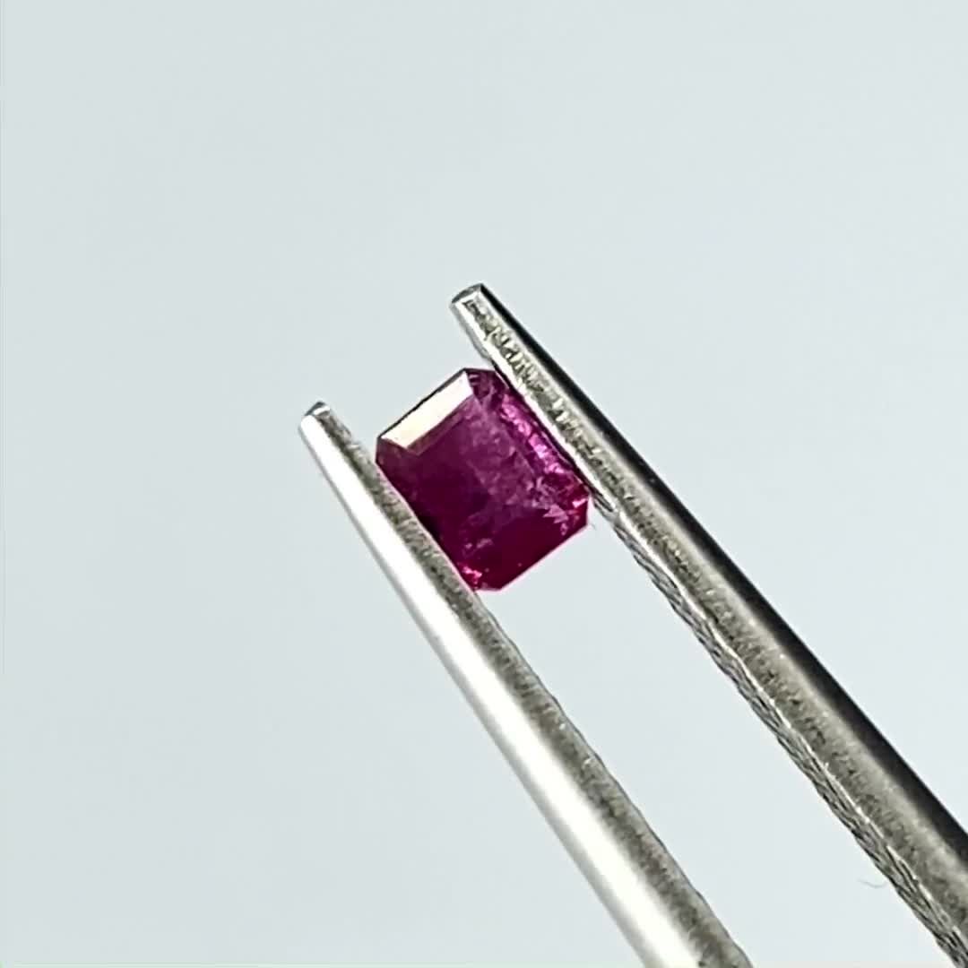 幻の赤い閃光!!★アメリカ産レッドベリル★リング、ペンダントオーダー受付中 アメリカ産レッドベリル 0.684ct (ビクスバイト)【品質保証書