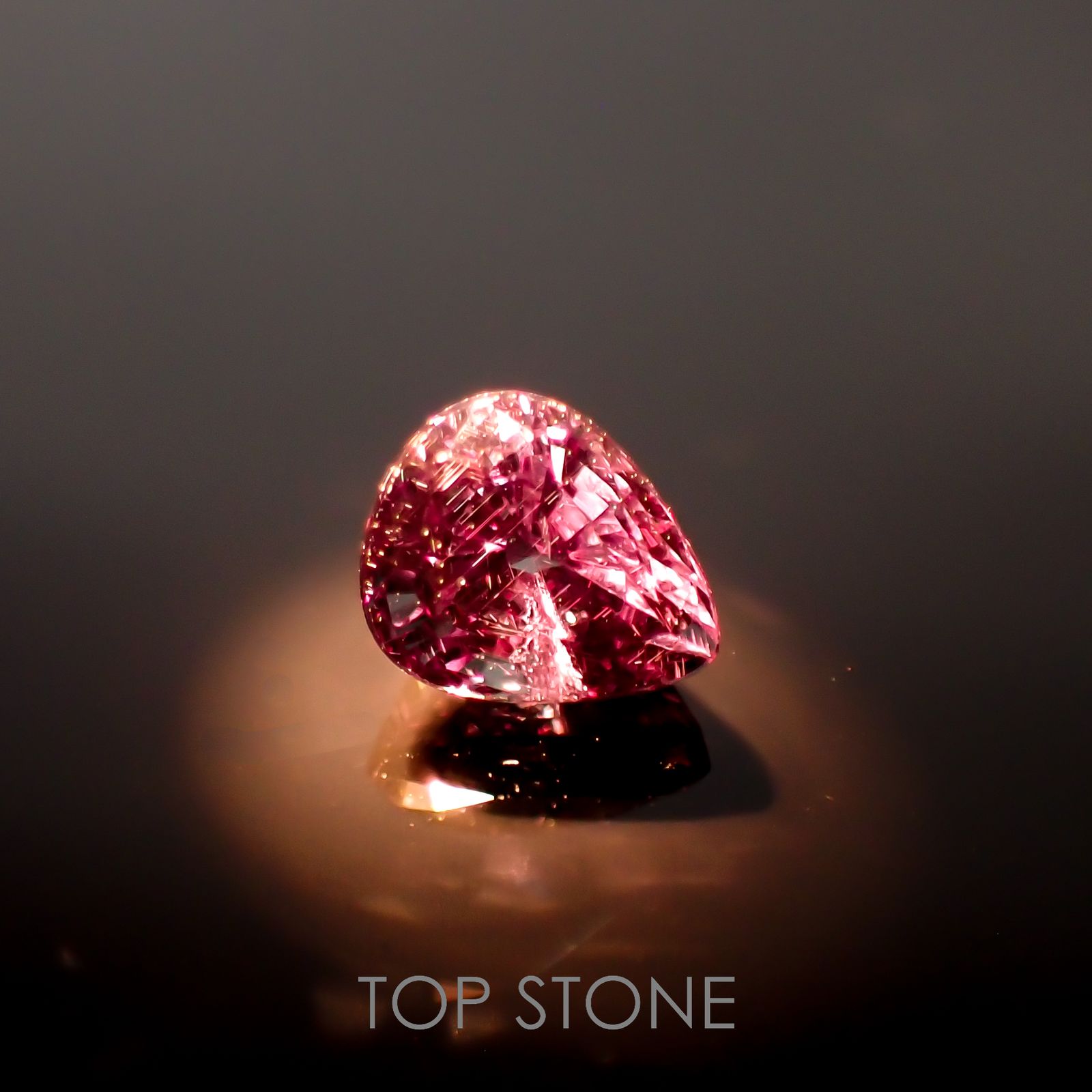 カラーチェンジガーネット アレキタイプ(宝石名ガーネット)マダガスカル・ベキリー産 0.65ct 識別済[220716955]5.4x4.4mm前後