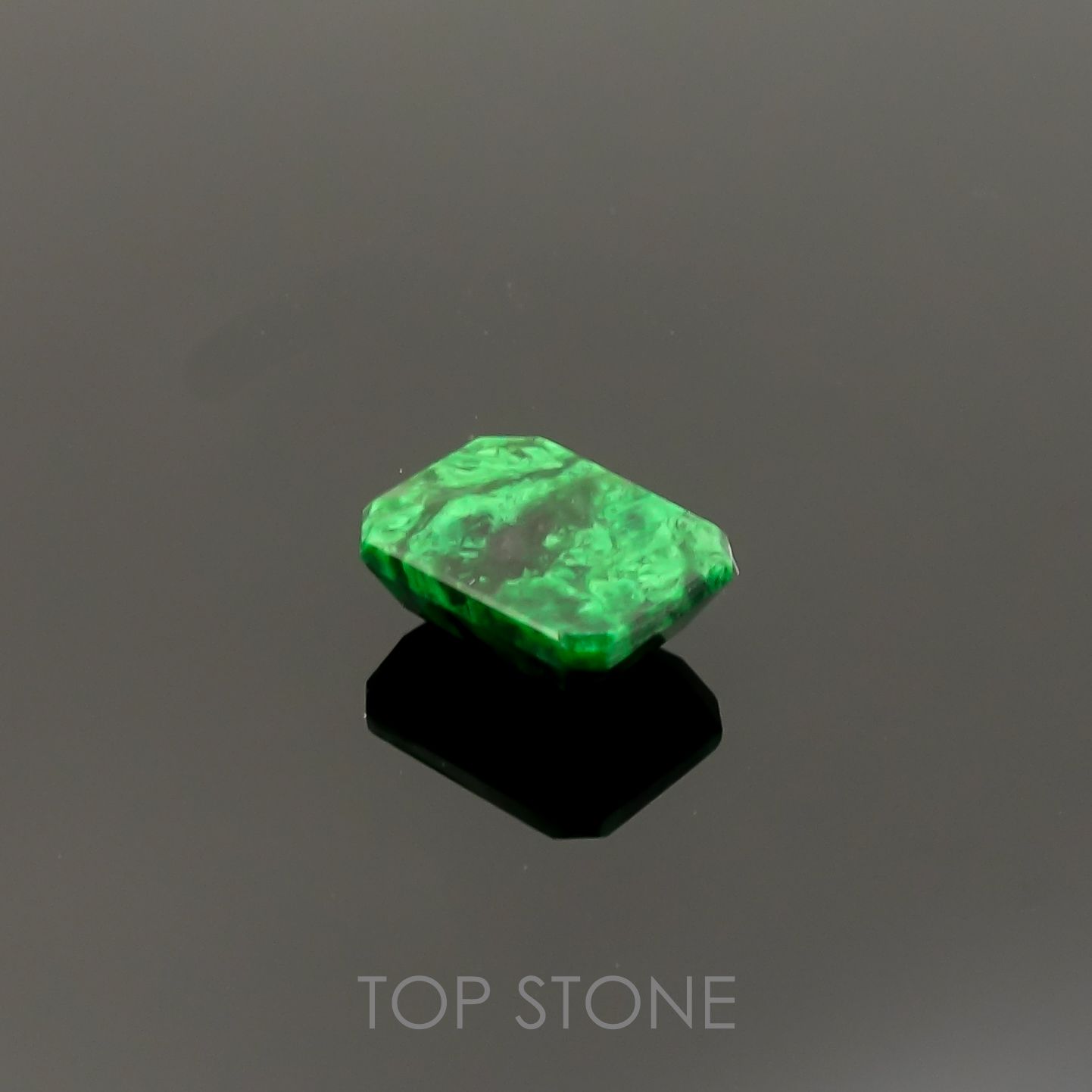 モーシッシ ビルマ産 1.21ct[220515725]7.3x5.7mm前後