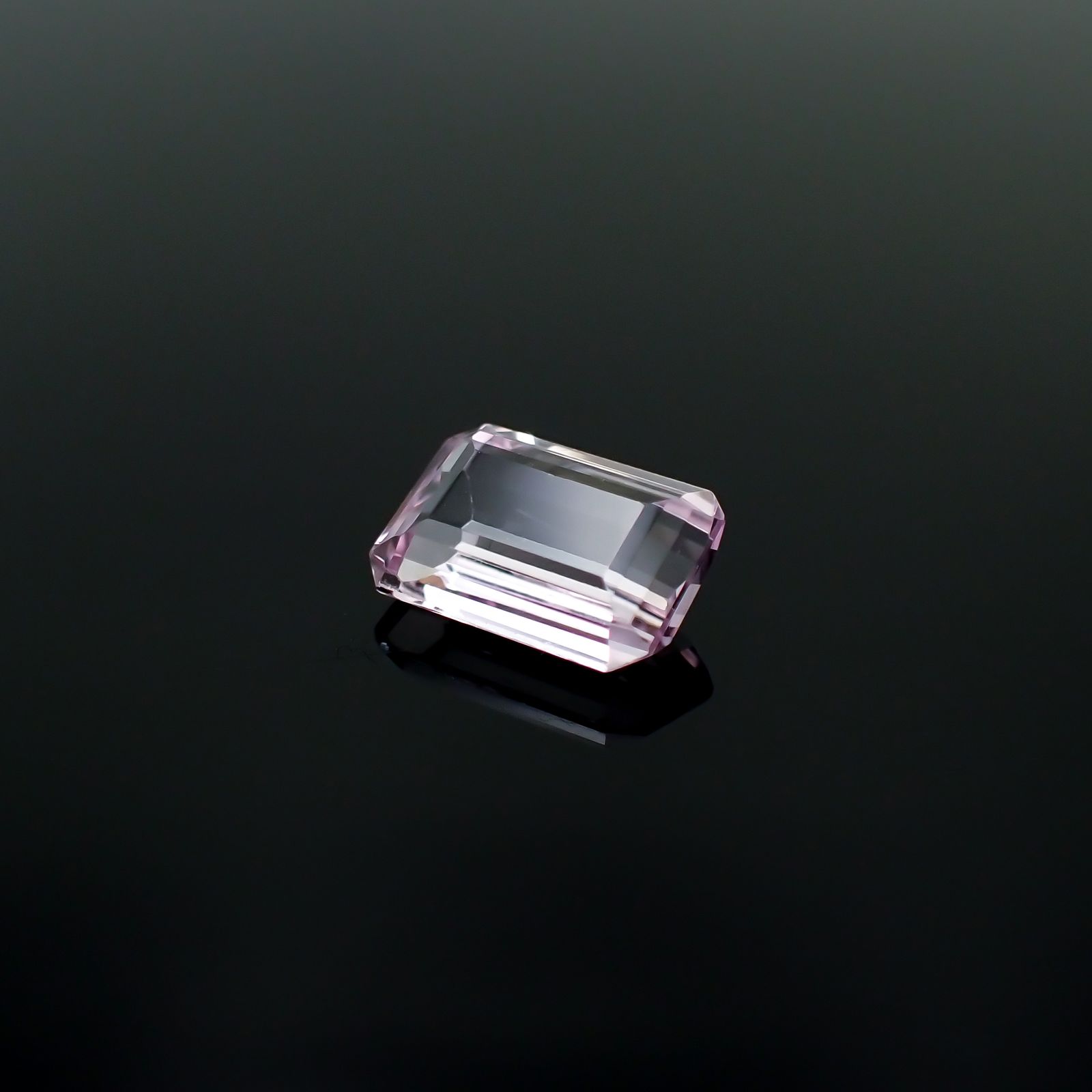 クンツァイト アフガニスタン産 3.93ct[231224714]11.1x7.9mm前後