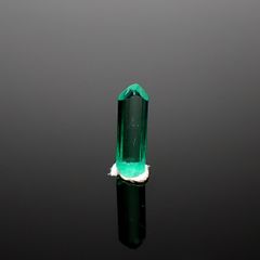 エメラルド柱状結晶 原石 コロンビア産 1.10ct[240427255]10.5x3.2mm前後